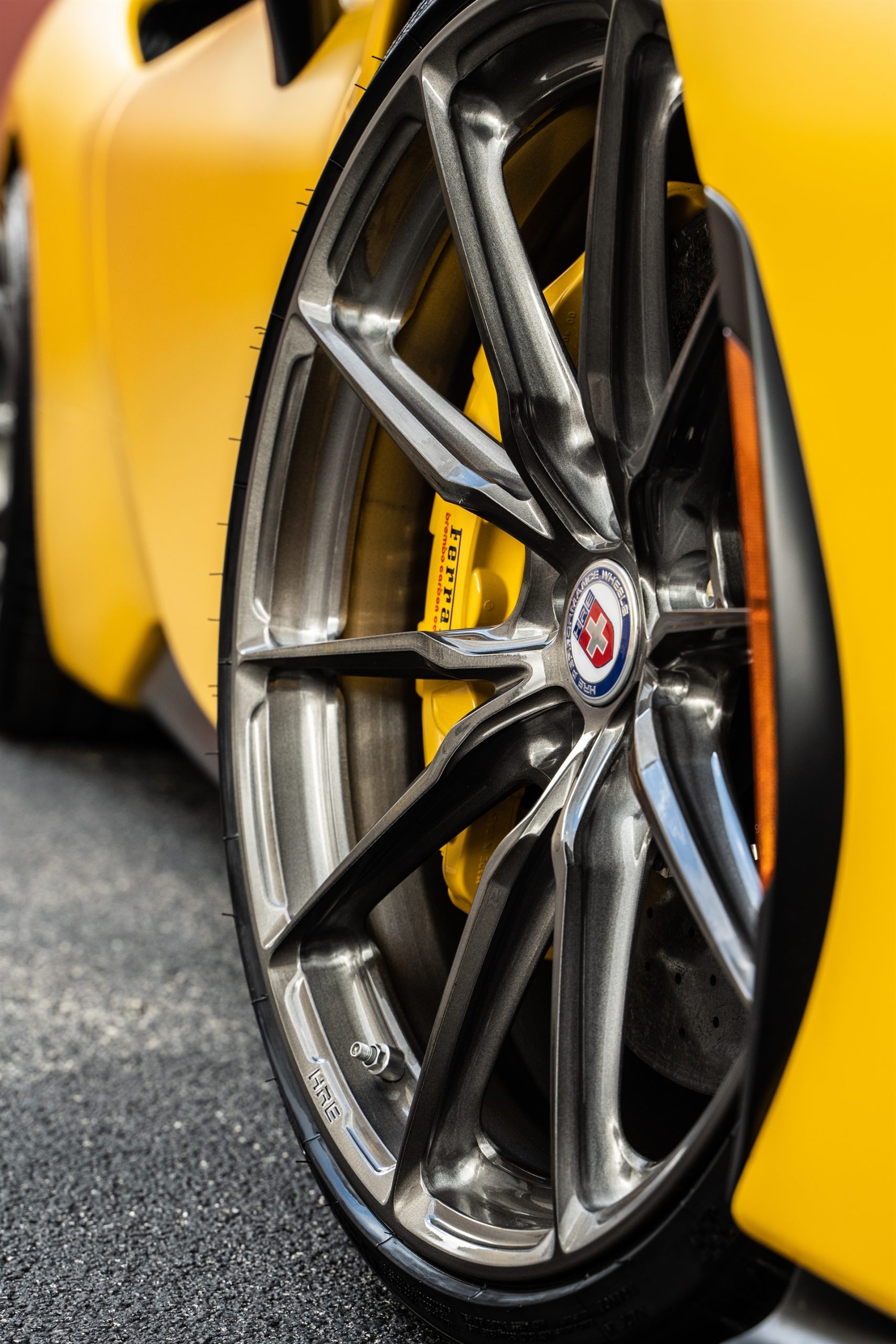 Ferrari SF90 | Giallo Modena | HRE P104SC | Brushed Dark Clear