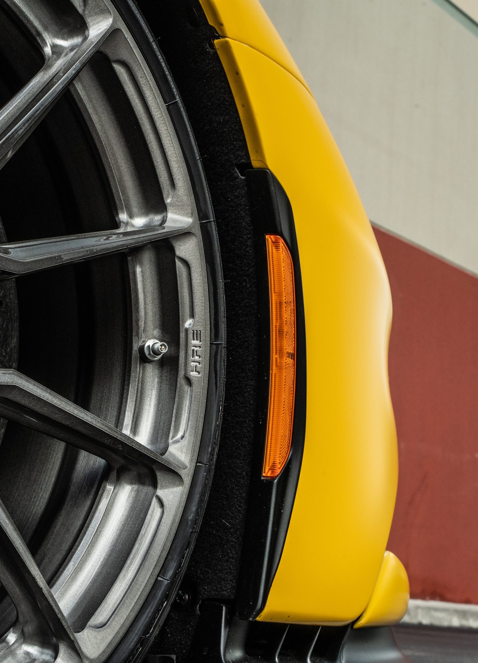 Ferrari SF90 | Giallo Modena | HRE P104SC | Brushed Dark Clear