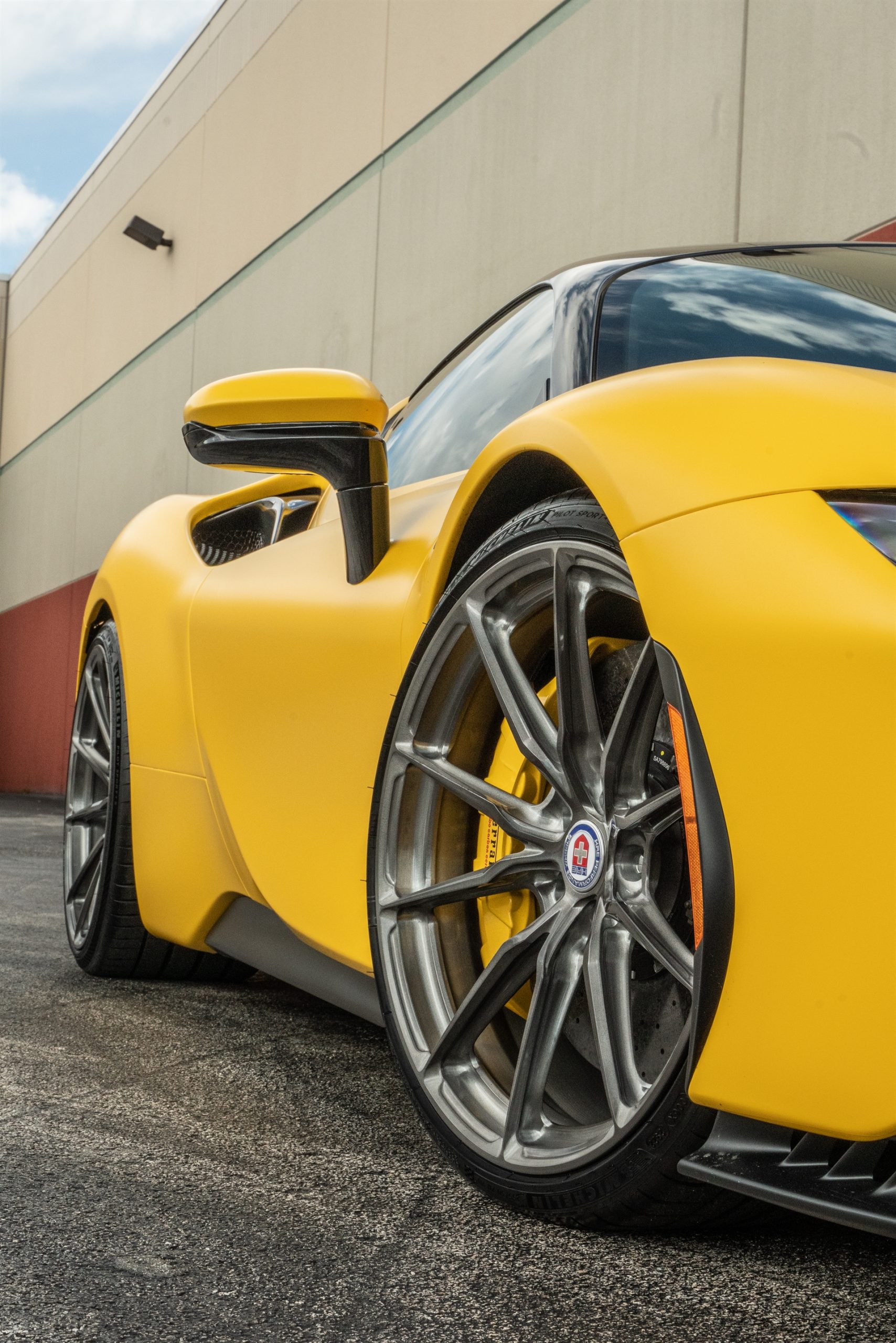 Ferrari SF90 | Giallo Modena | HRE P104SC | Brushed Dark Clear