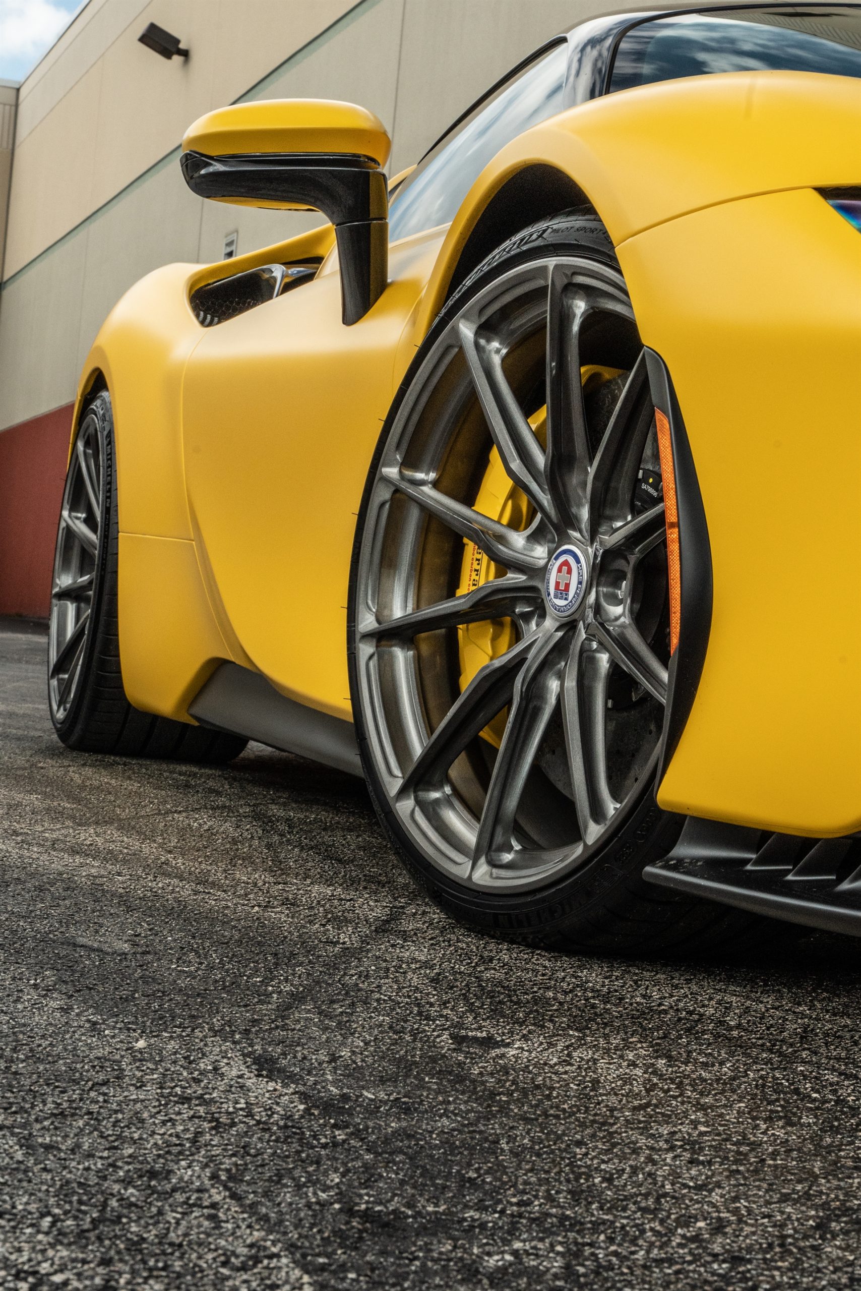 Ferrari SF90 | Giallo Modena | HRE P104SC | Brushed Dark Clear