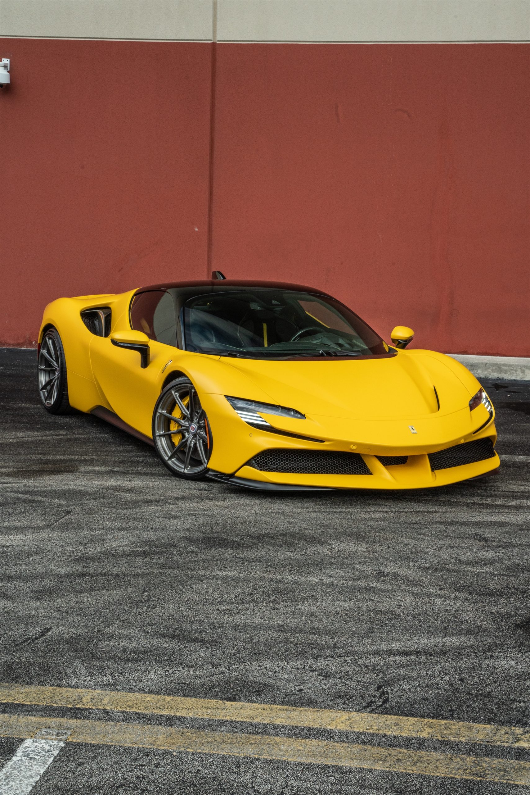 Ferrari SF90 | Giallo Modena | HRE P104SC | Brushed Dark Clear