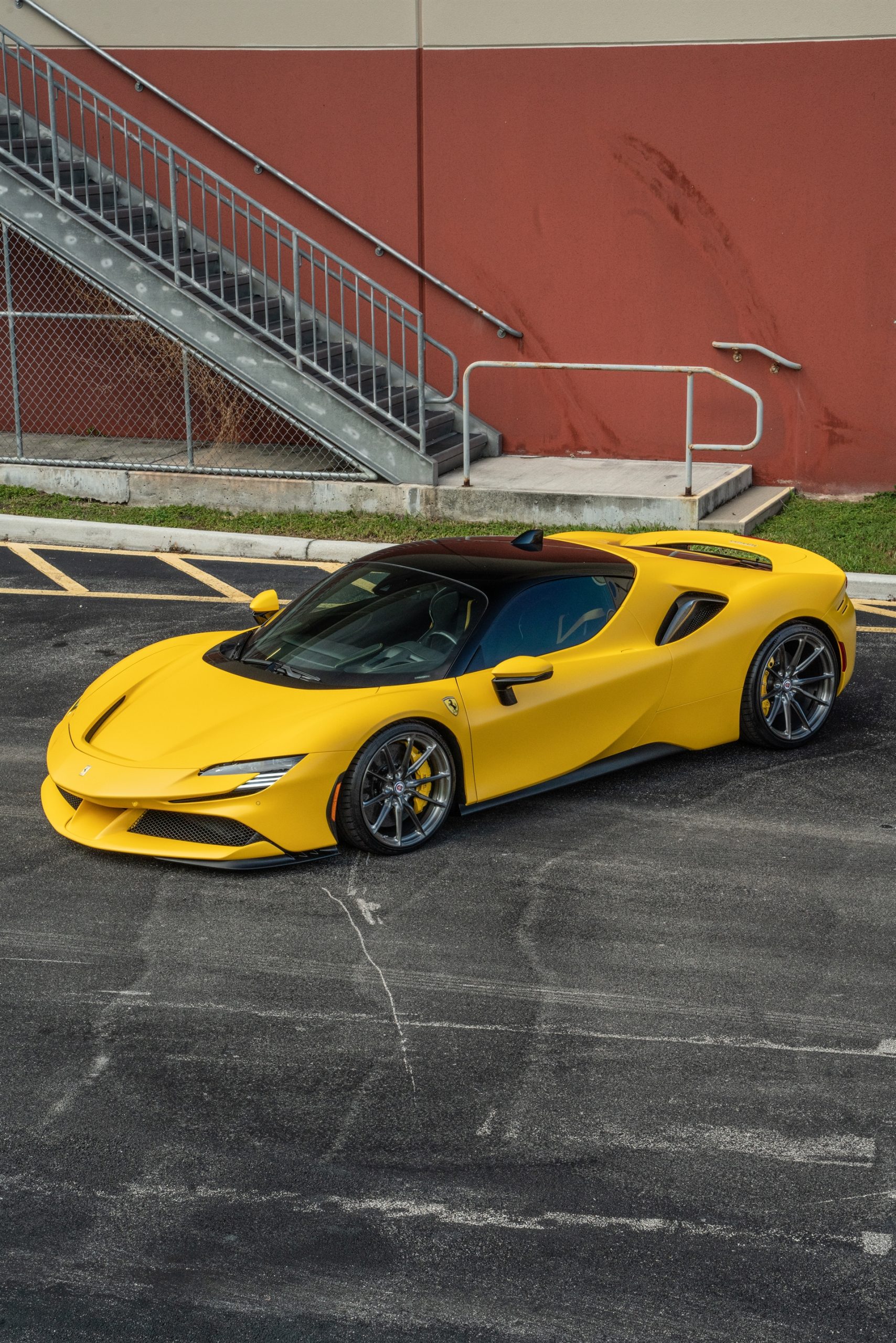 Ferrari SF90 | Giallo Modena | HRE P104SC | Brushed Dark Clear