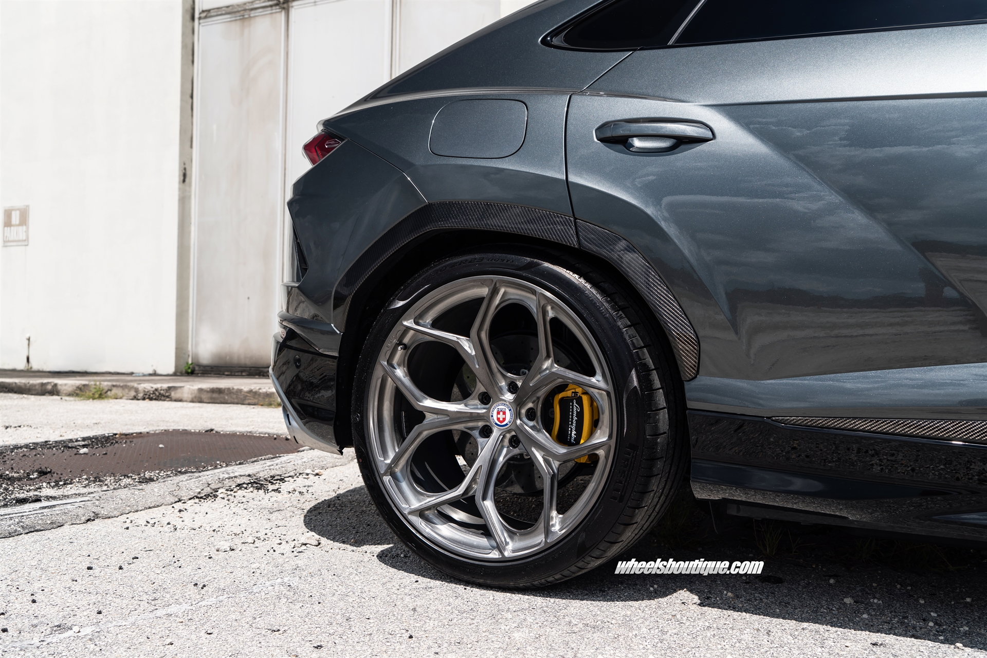 Lamborghini Urus | |  on HRE P111SC | Brushed Dark Clear