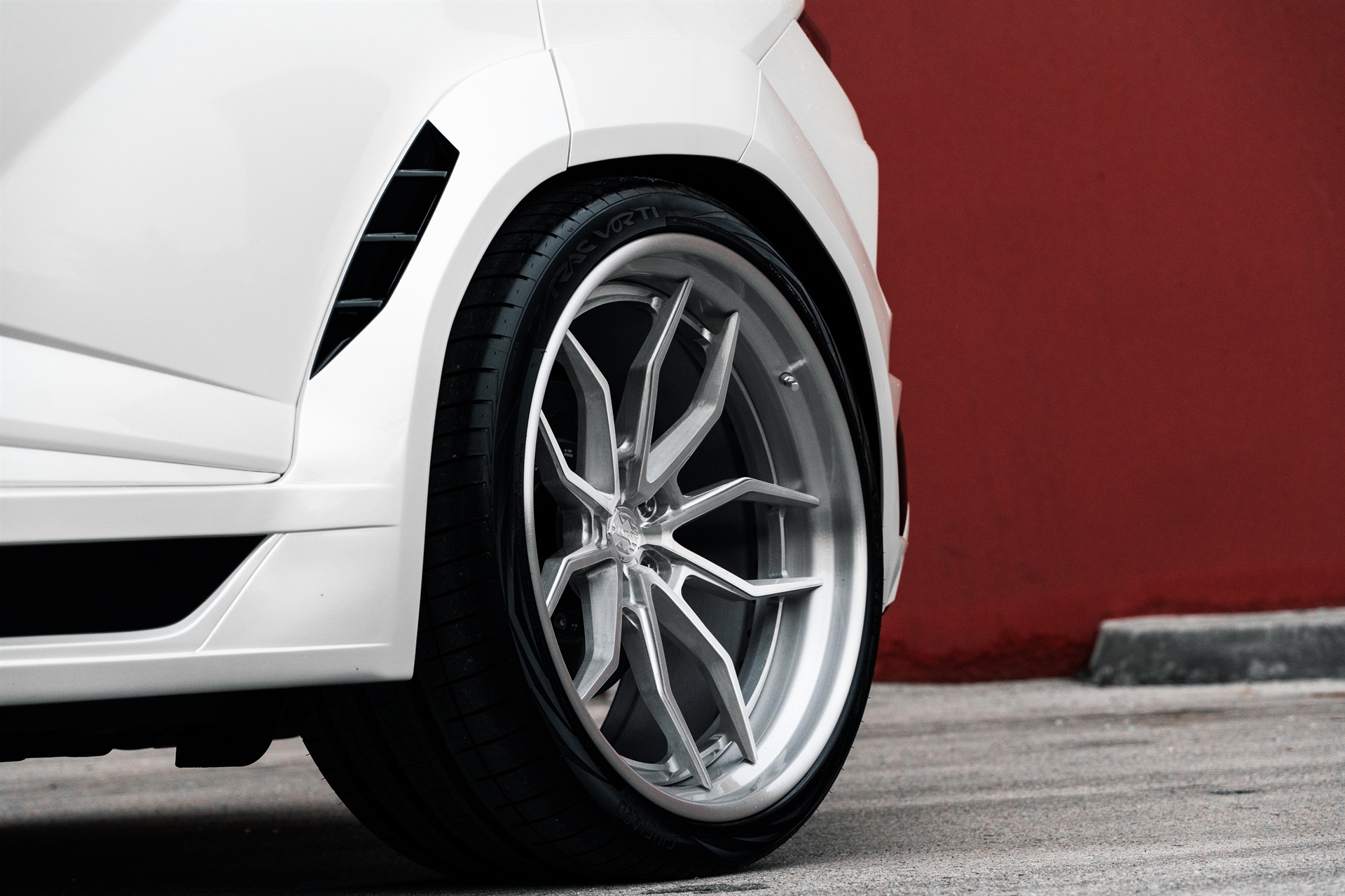 Novitecv: Urus  | | on ANRKY AN31 | Brushed Clear
