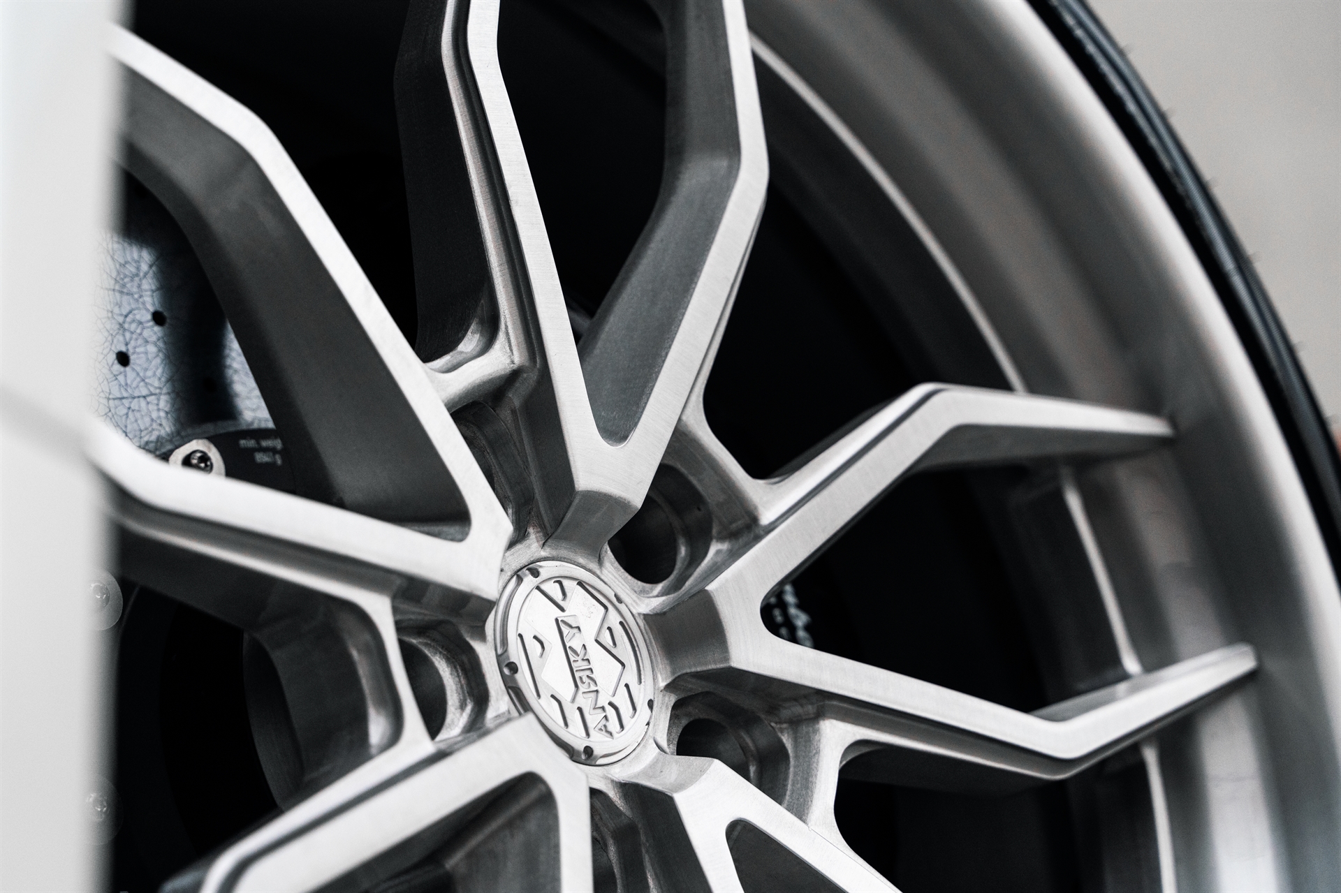 Novitecv: Urus  | | on ANRKY AN31 | Brushed Clear