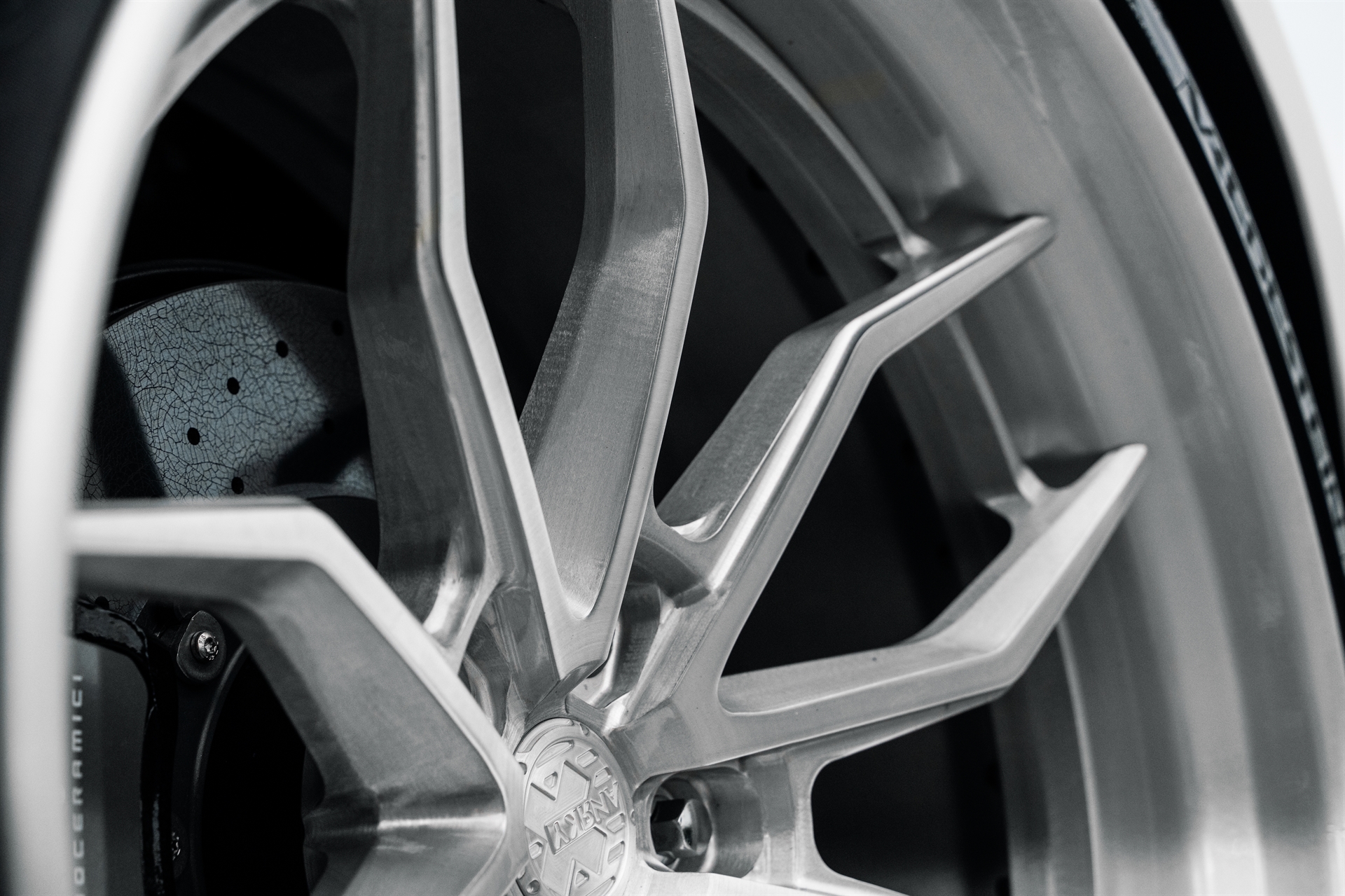 Novitecv: Urus  | | on ANRKY AN31 | Brushed Clear