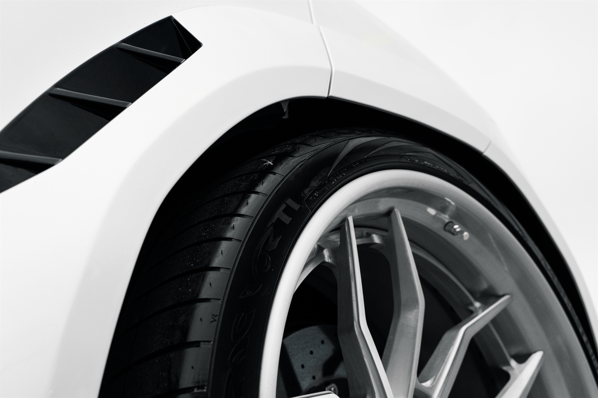 Novitecv: Urus  | | on ANRKY AN31 | Brushed Clear