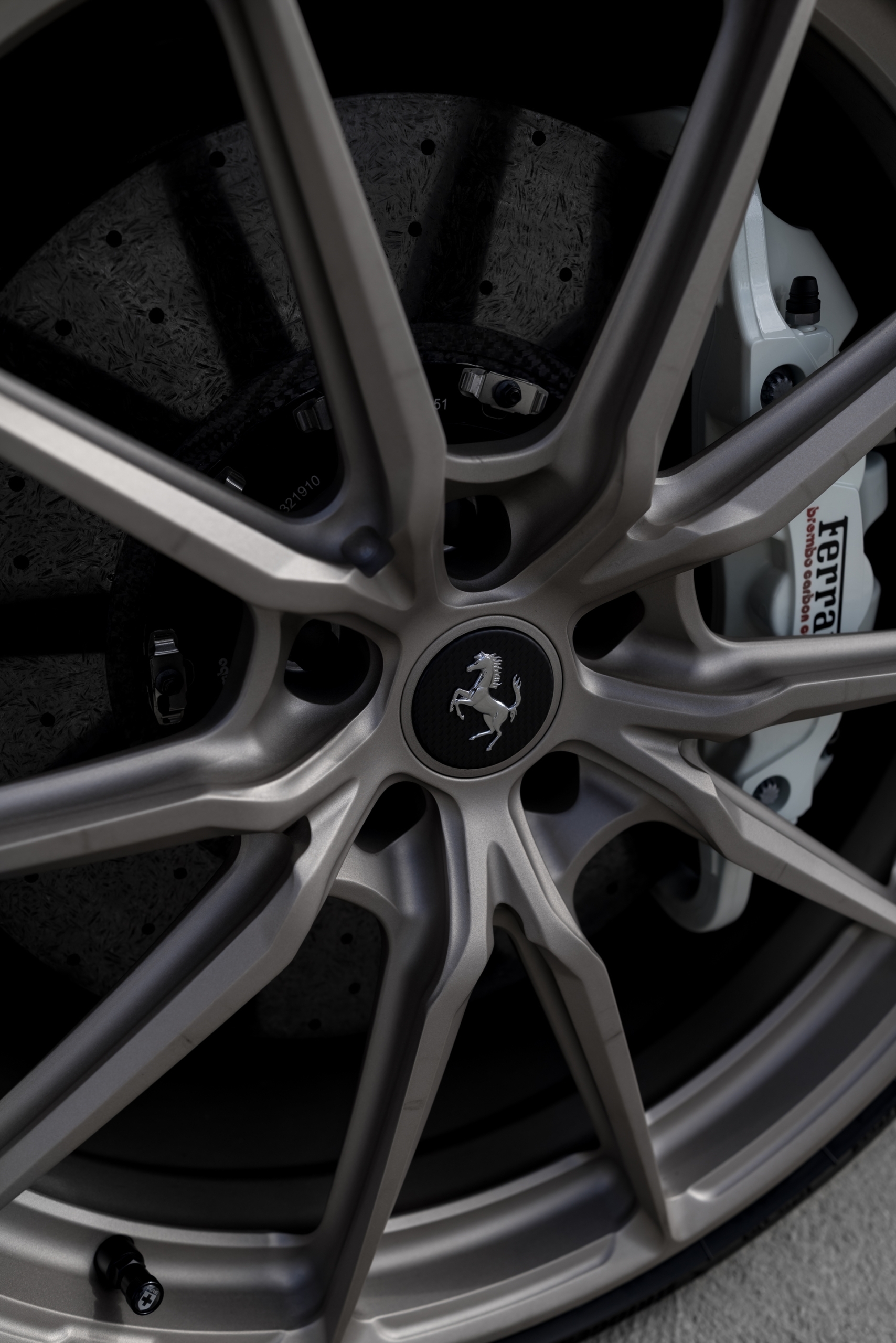 Novitec 488 Pista | Bianco Avus | on HRE P104SC | Satin White Gold