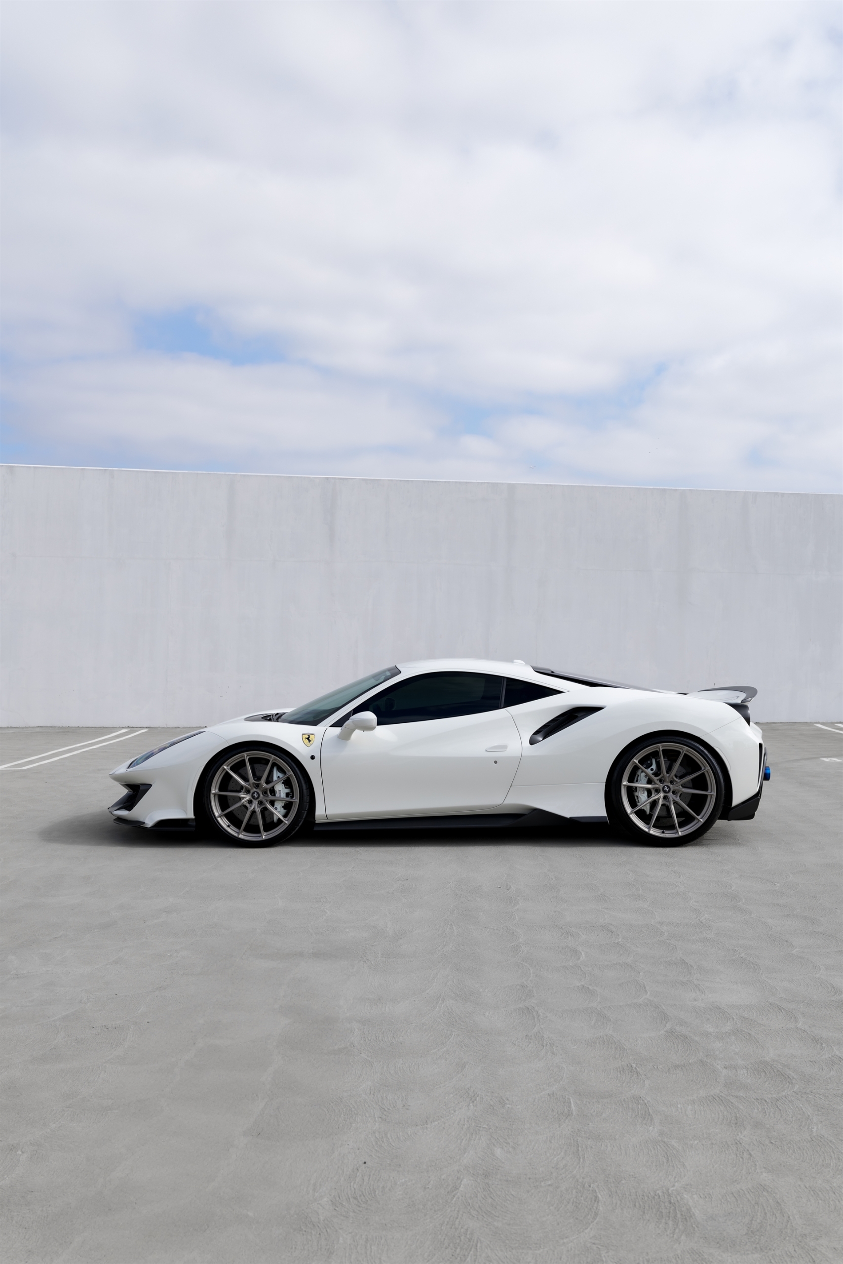 Novitec 488 Pista | Bianco Avus | on HRE P104SC | Satin White Gold