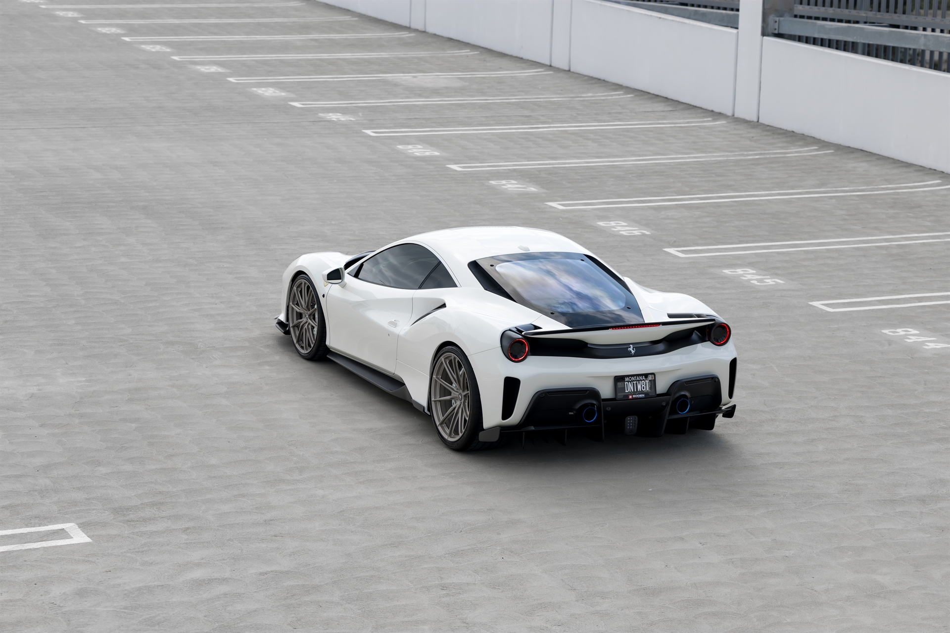 Novitec 488 Pista | Bianco Avus | on HRE P104SC | Satin White Gold