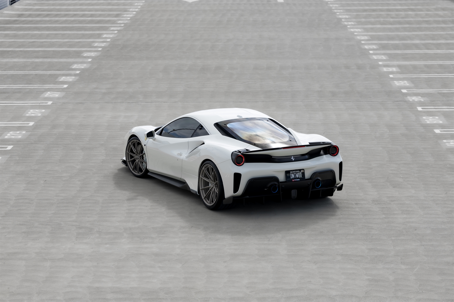 Novitec 488 Pista | Bianco Avus | on HRE P104SC | Satin White Gold