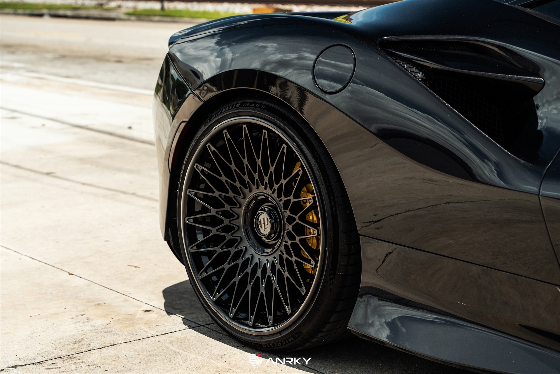 Ferrari F8 | Nero | on ANRKY RS7.3 | Gloss Black