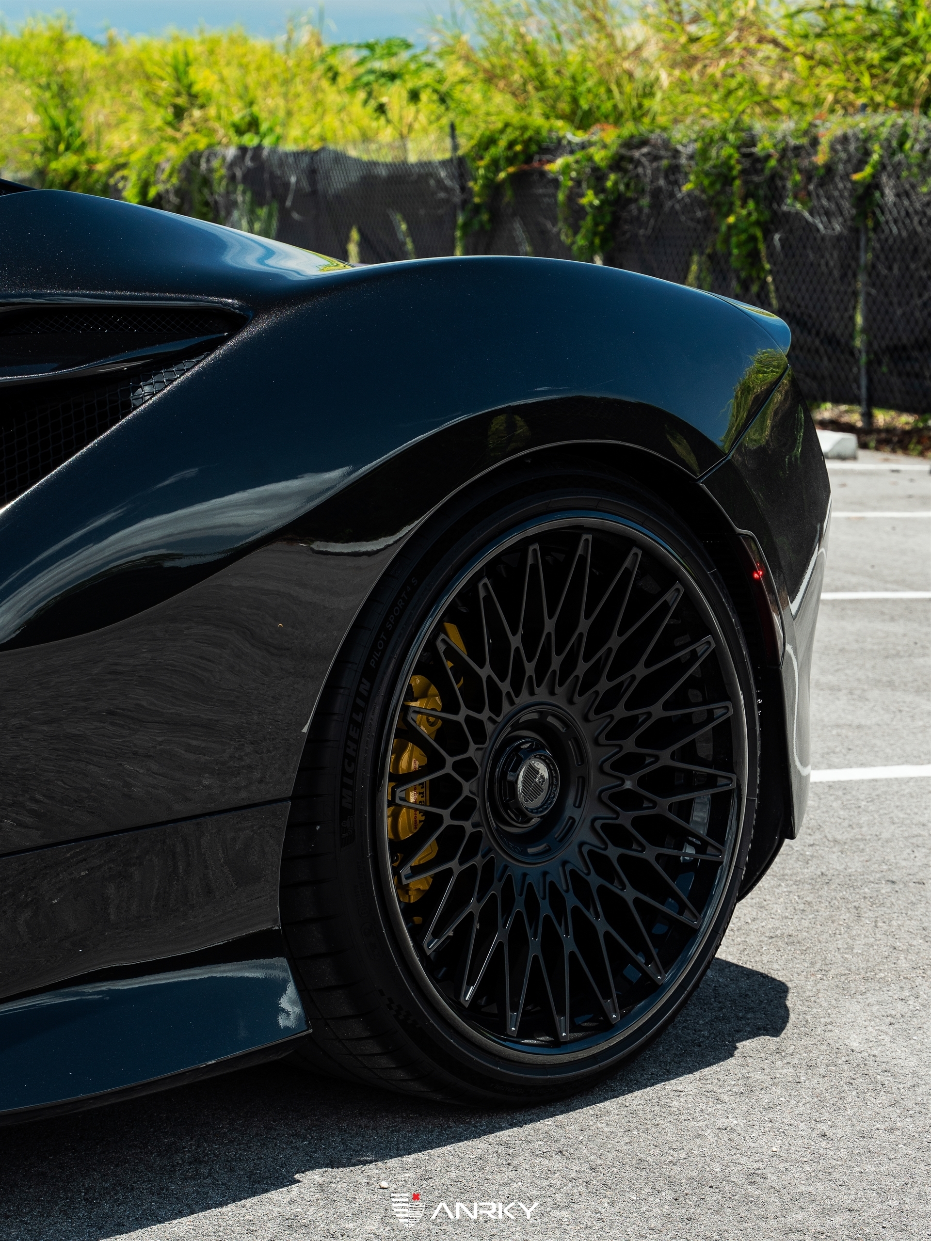 Ferrari F8 | Nero | on ANRKY RS7.3 | Gloss Black