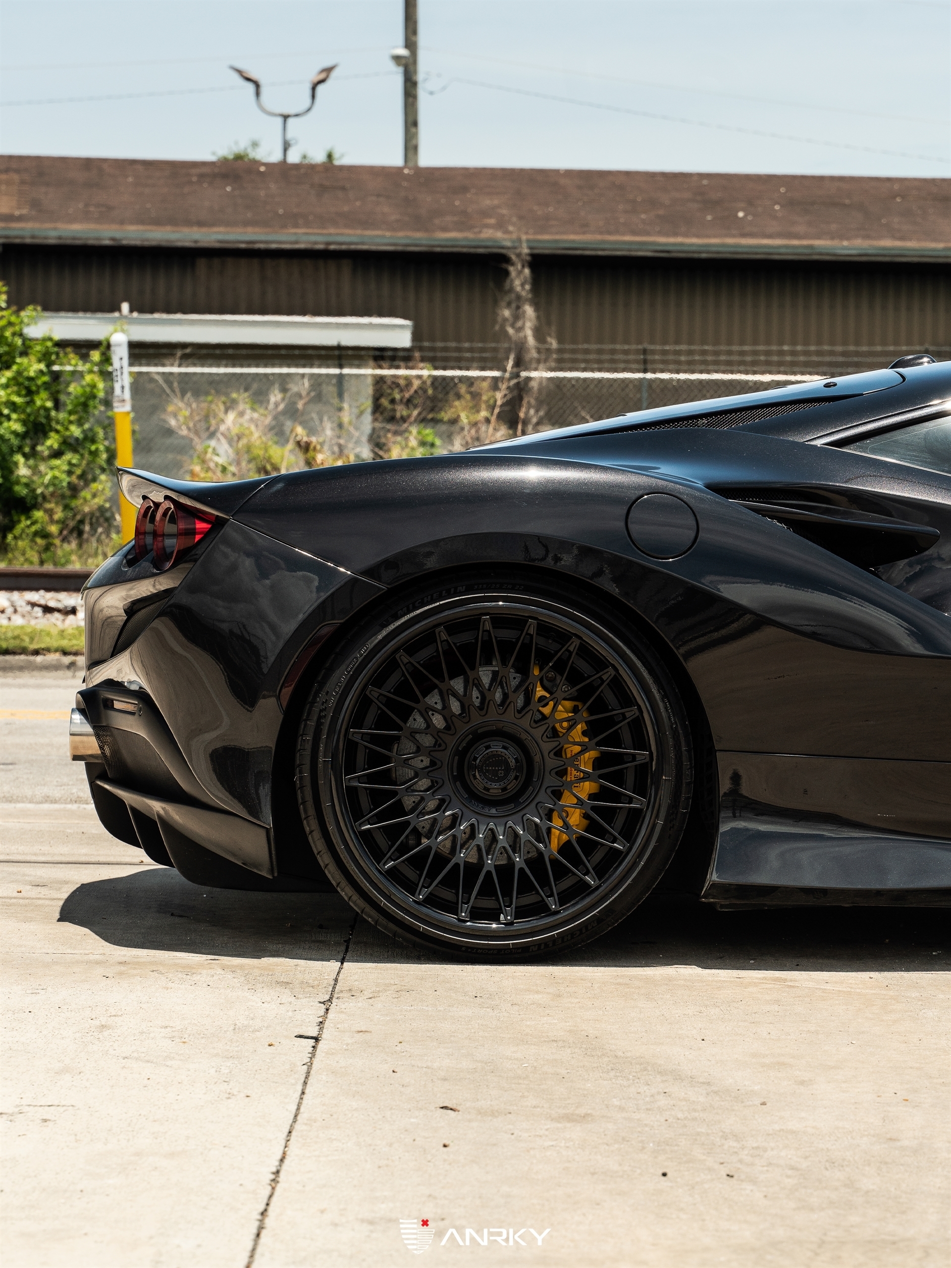 Ferrari F8 | Nero | on ANRKY RS7.3 | Gloss Black