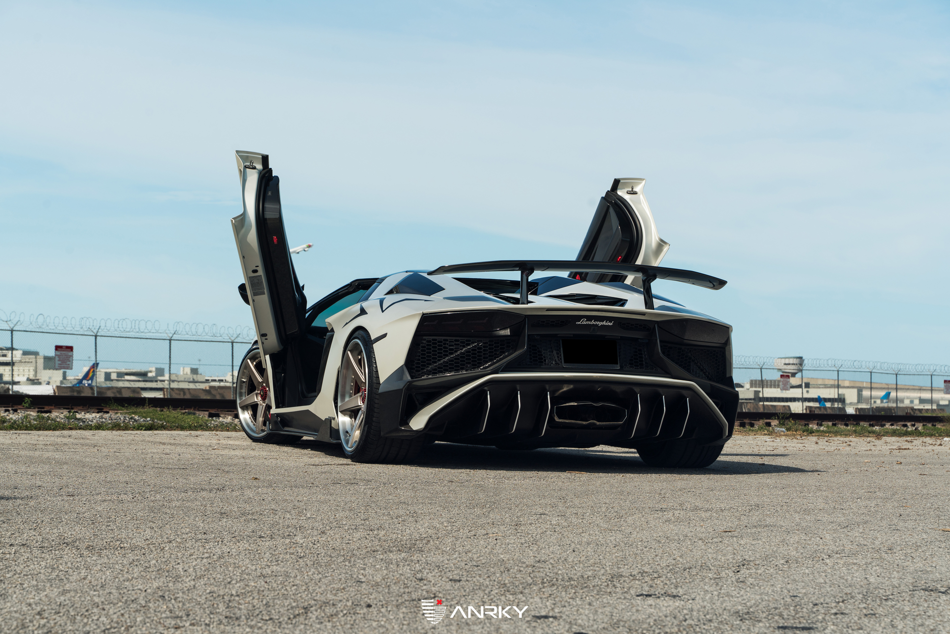 Lamborghini Aventador SV Roadster | Ballon White | ANRKY RS5.3 | Satin White Gold