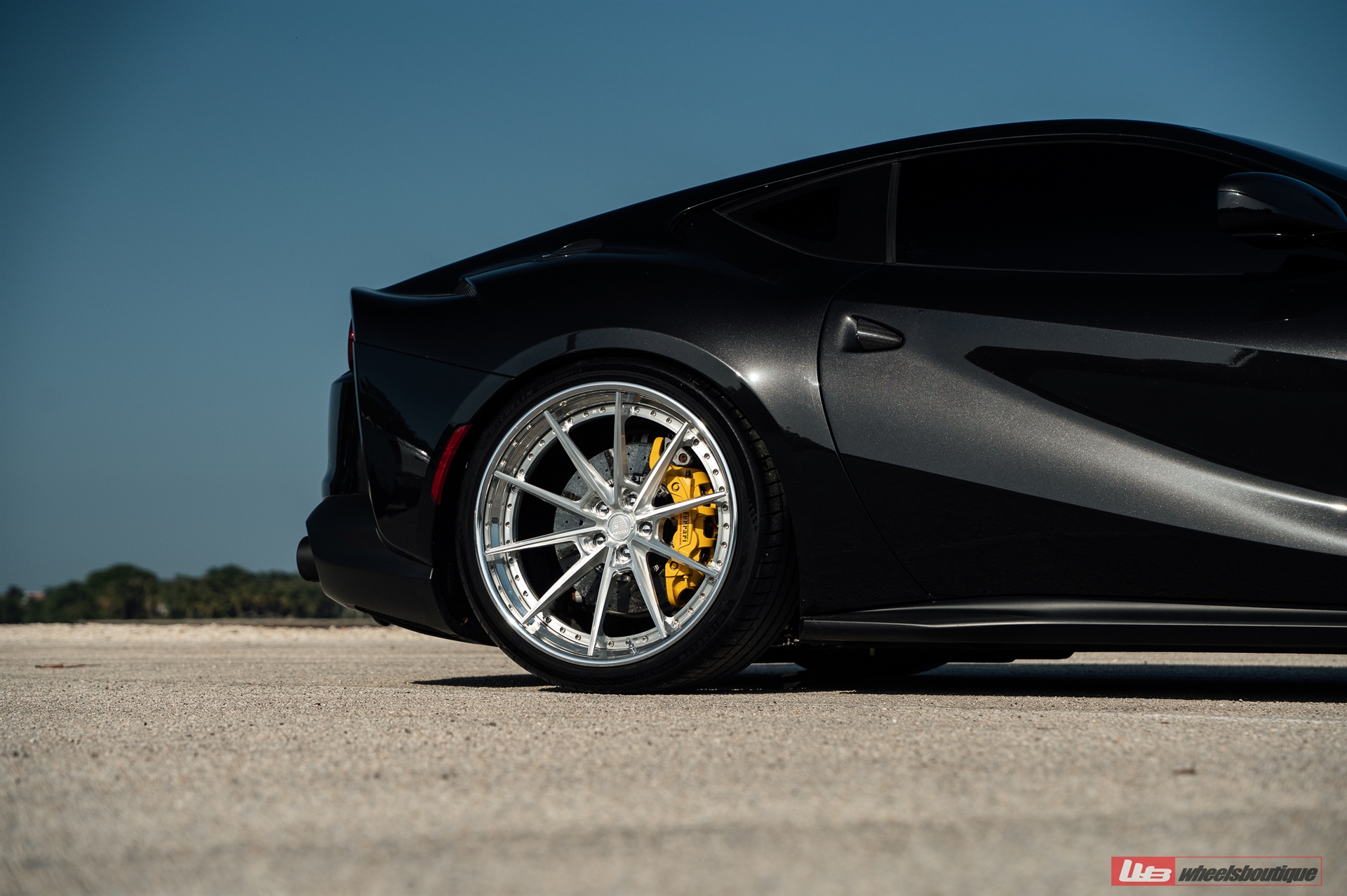 Ferrari 812 | Nero | on ANRKY AN38 | Brushed Clear