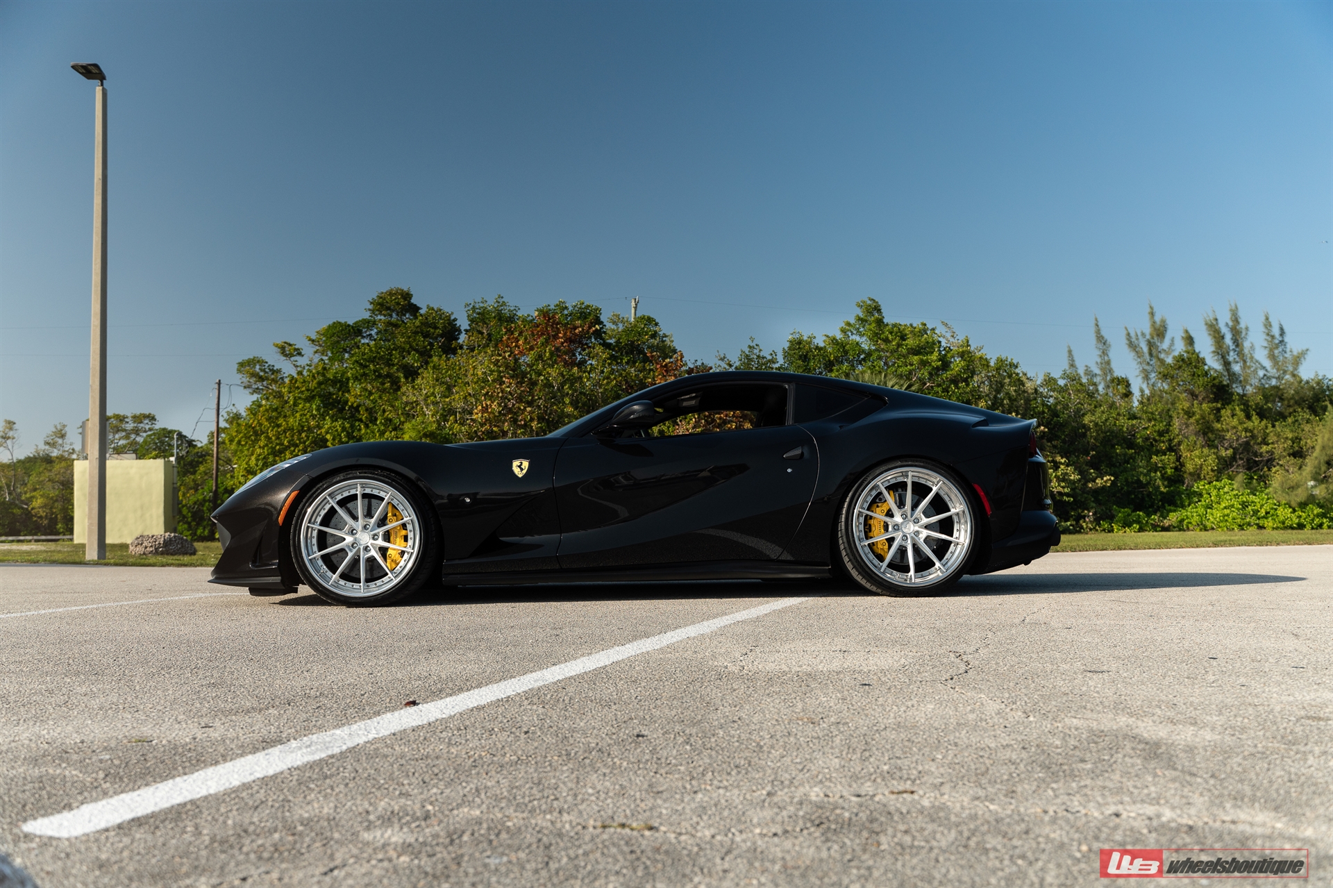 Ferrari 812 | Nero | on ANRKY AN38 | Brushed Clear