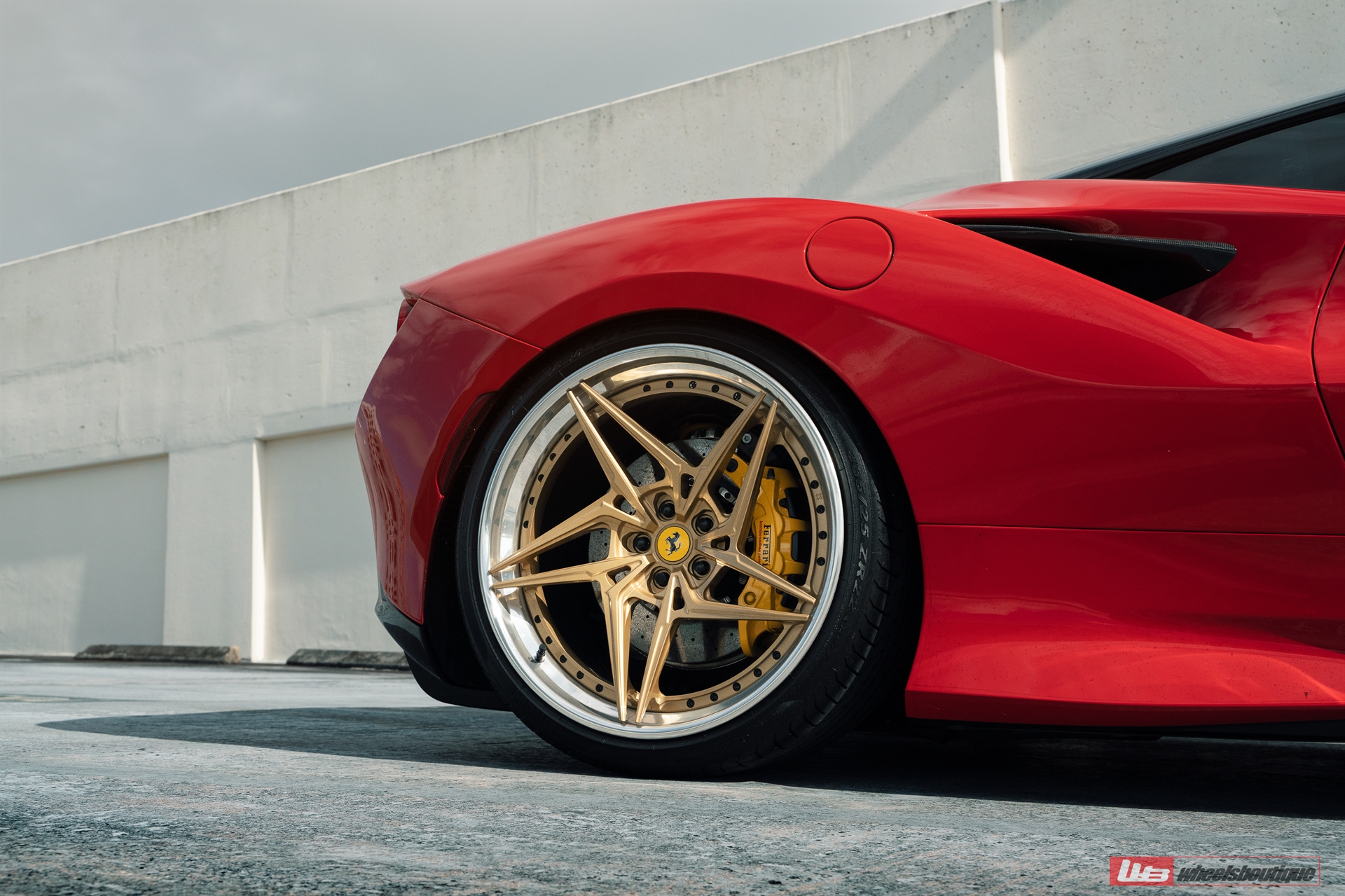 Ferrari F8 | Rosso Corsa | on ANRKY S3-X3 | Gloss Gold