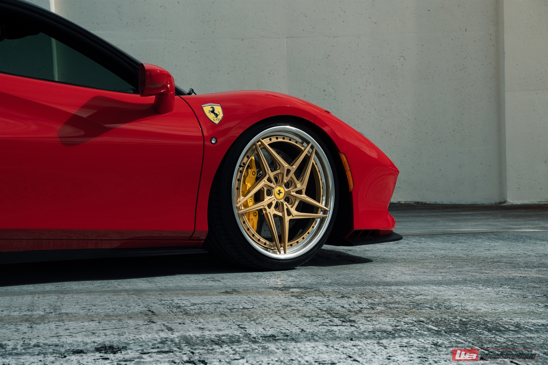 Ferrari F8 | Rosso Corsa | on ANRKY S3-X3 | Gloss Gold