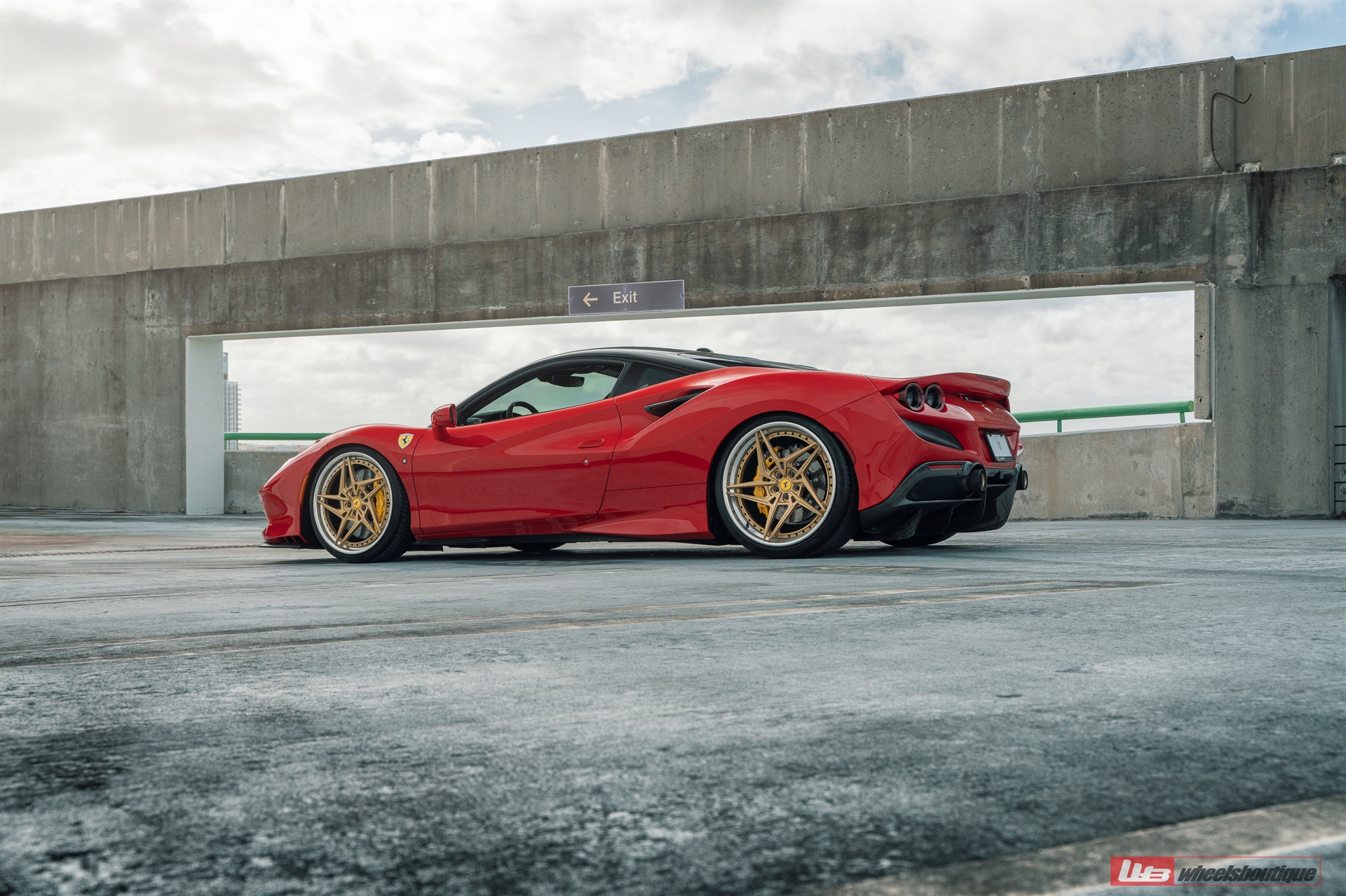 Ferrari F8 | Rosso Corsa | on ANRKY S3-X3 | Gloss Gold