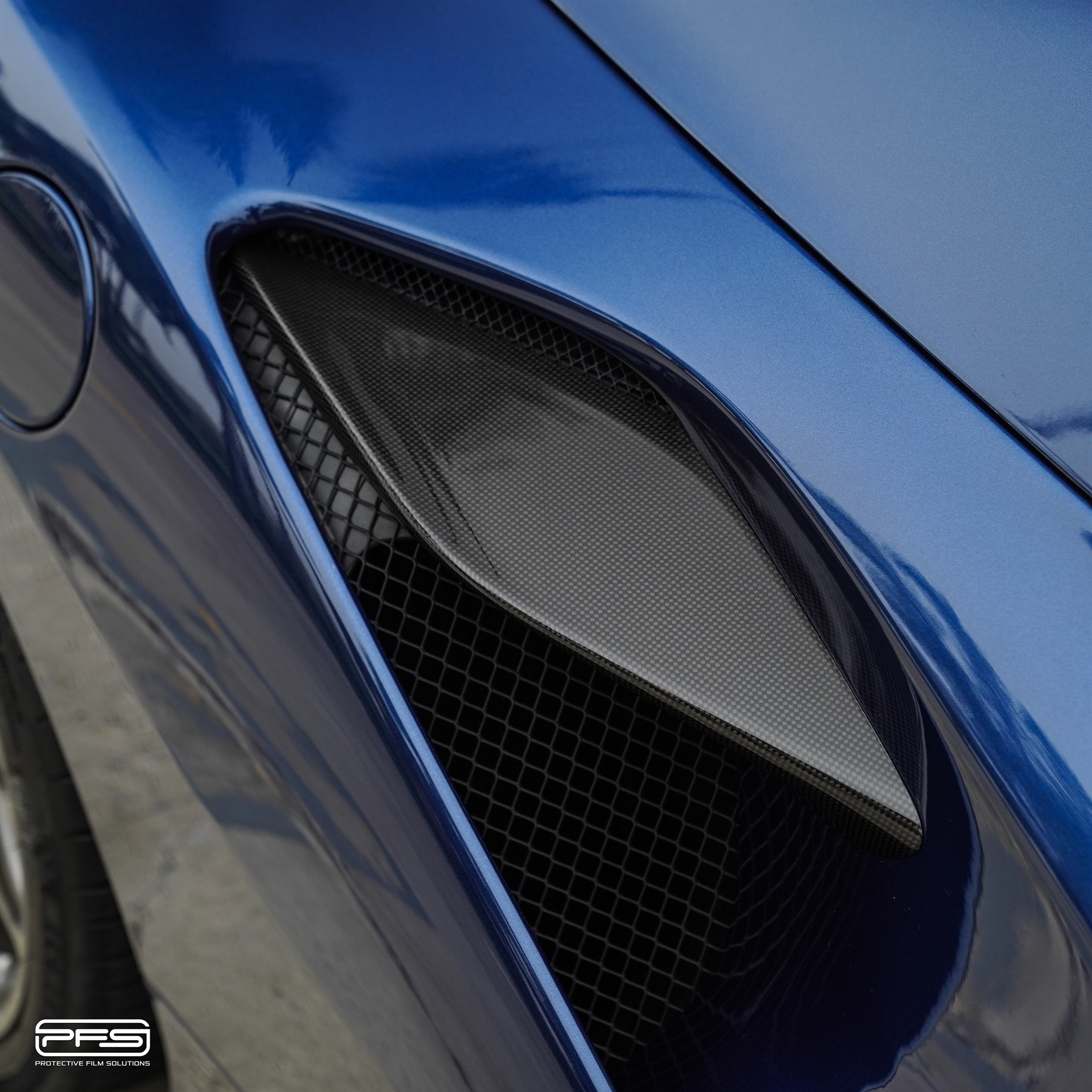 Ferrari F8 | TDF Blu | on R101 LW | Brushed Dark Clear