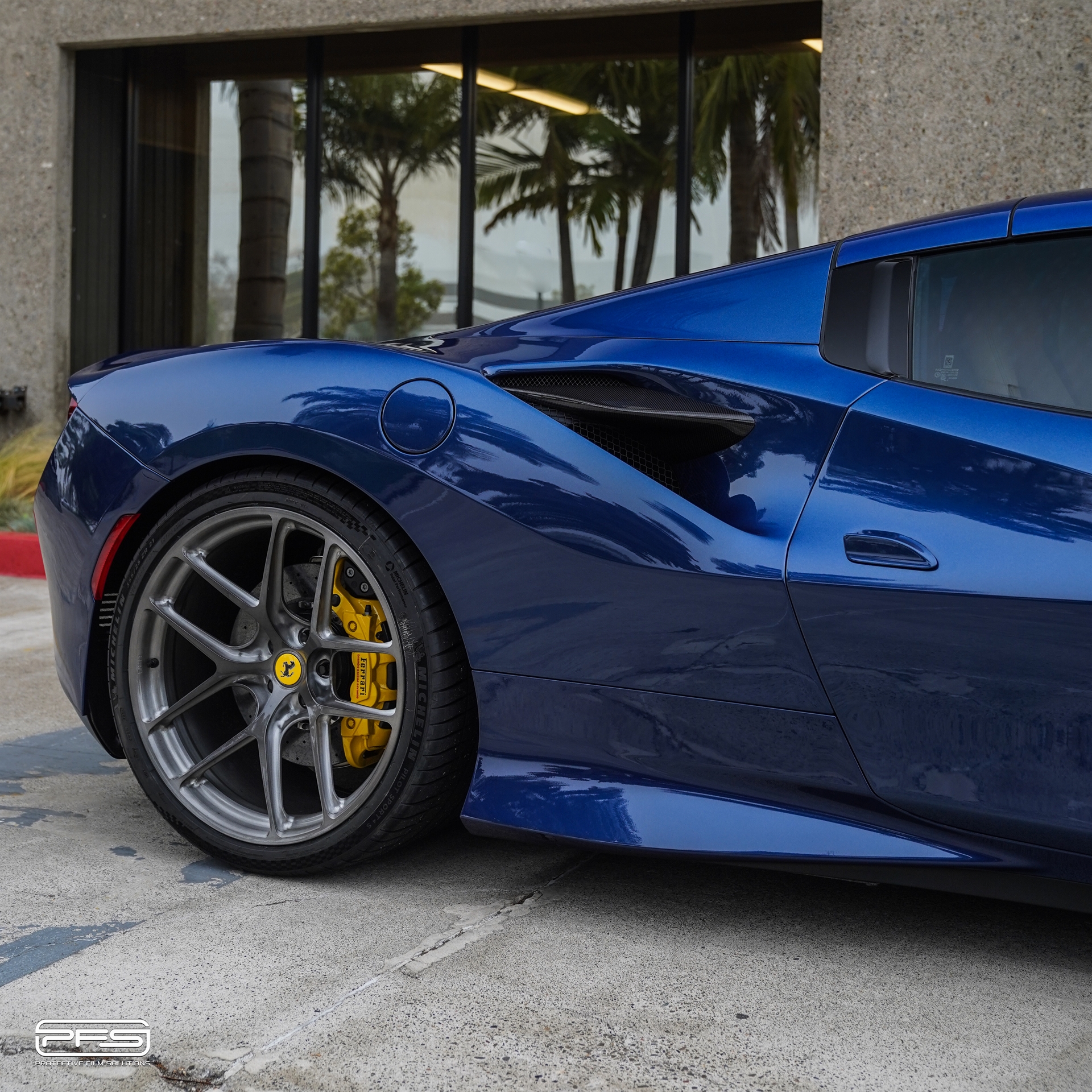 Ferrari F8 | TDF Blu | on R101 LW | Brushed Dark Clear