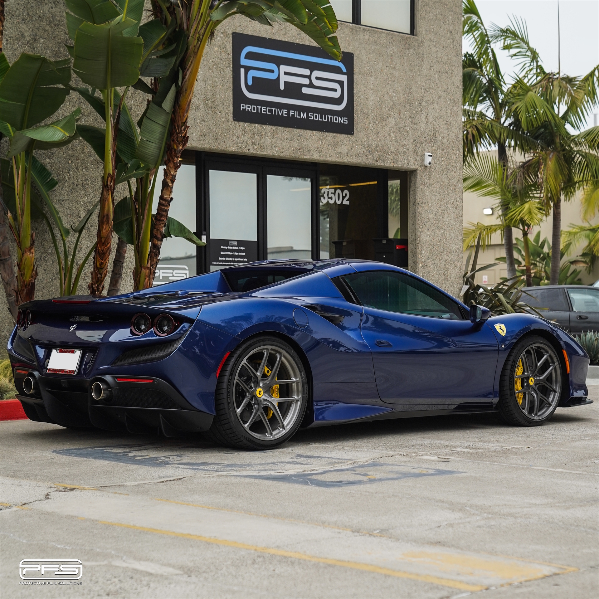 Ferrari F8 | TDF Blu | on R101 LW | Brushed Dark Clear