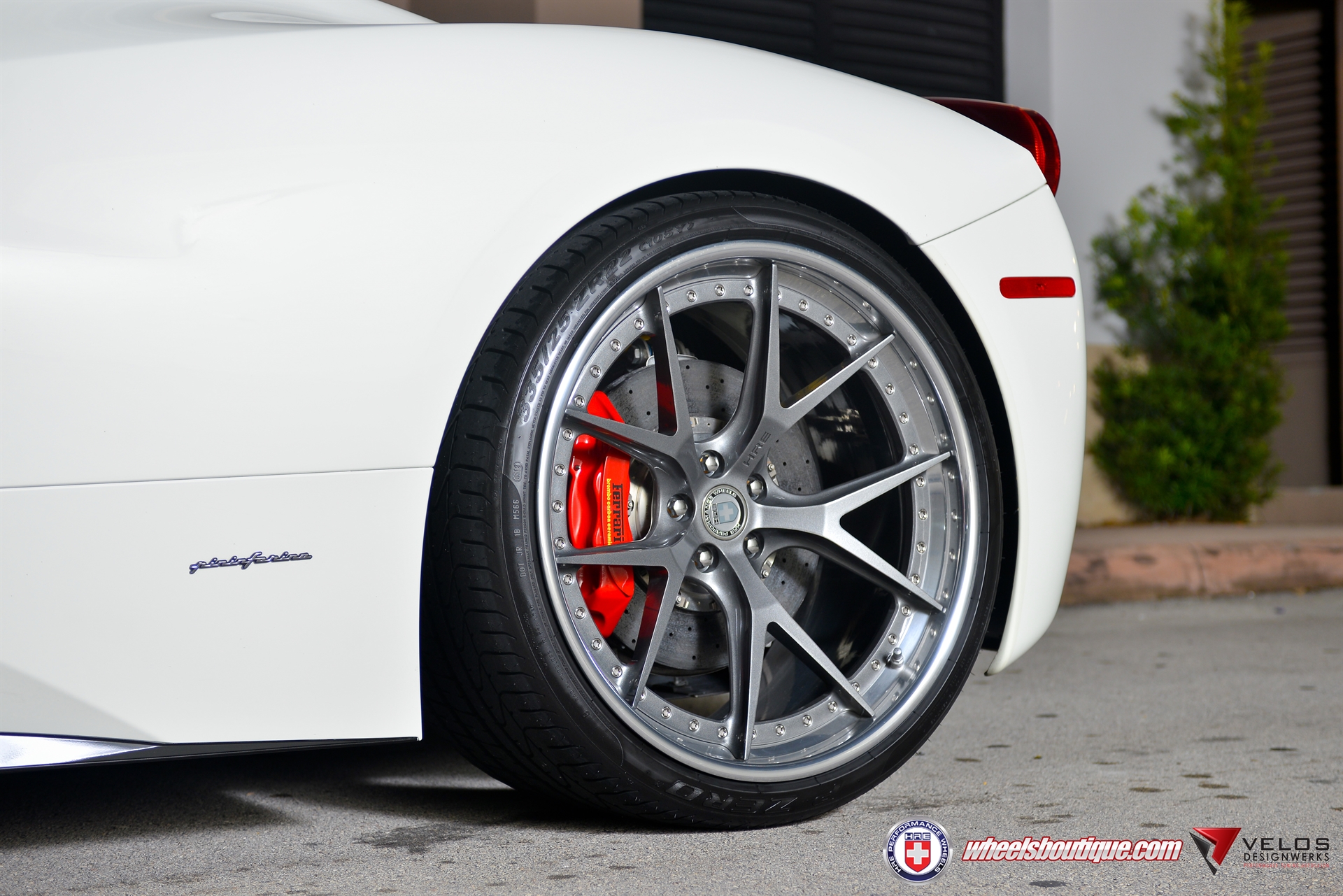 Ferrari 458 | Bianco Avus | On HRE S101 | Gloss Charcoal