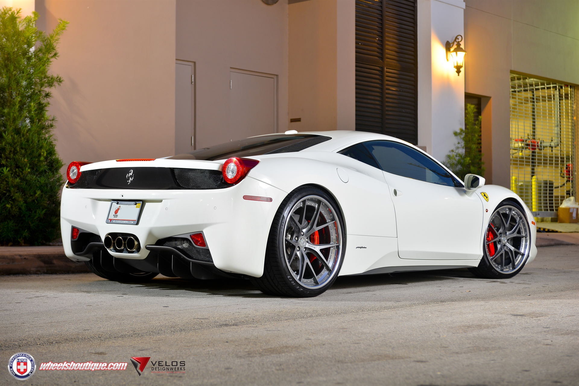 Ferrari 458 | Bianco Avus | On HRE S101 | Gloss Charcoal