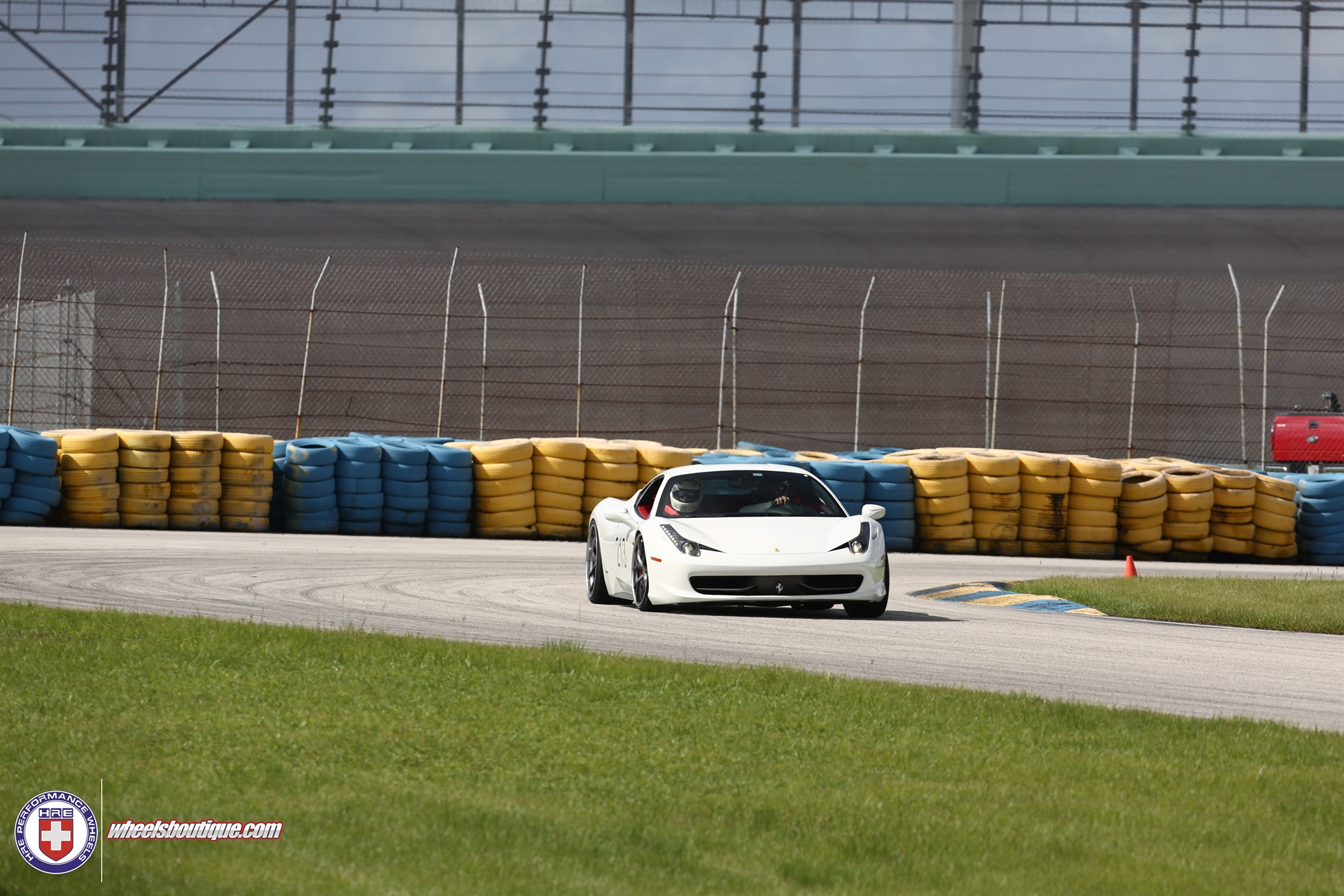 Ferrari 458 | Bianco Avus | On HRE S101 | Satin Charcoal
