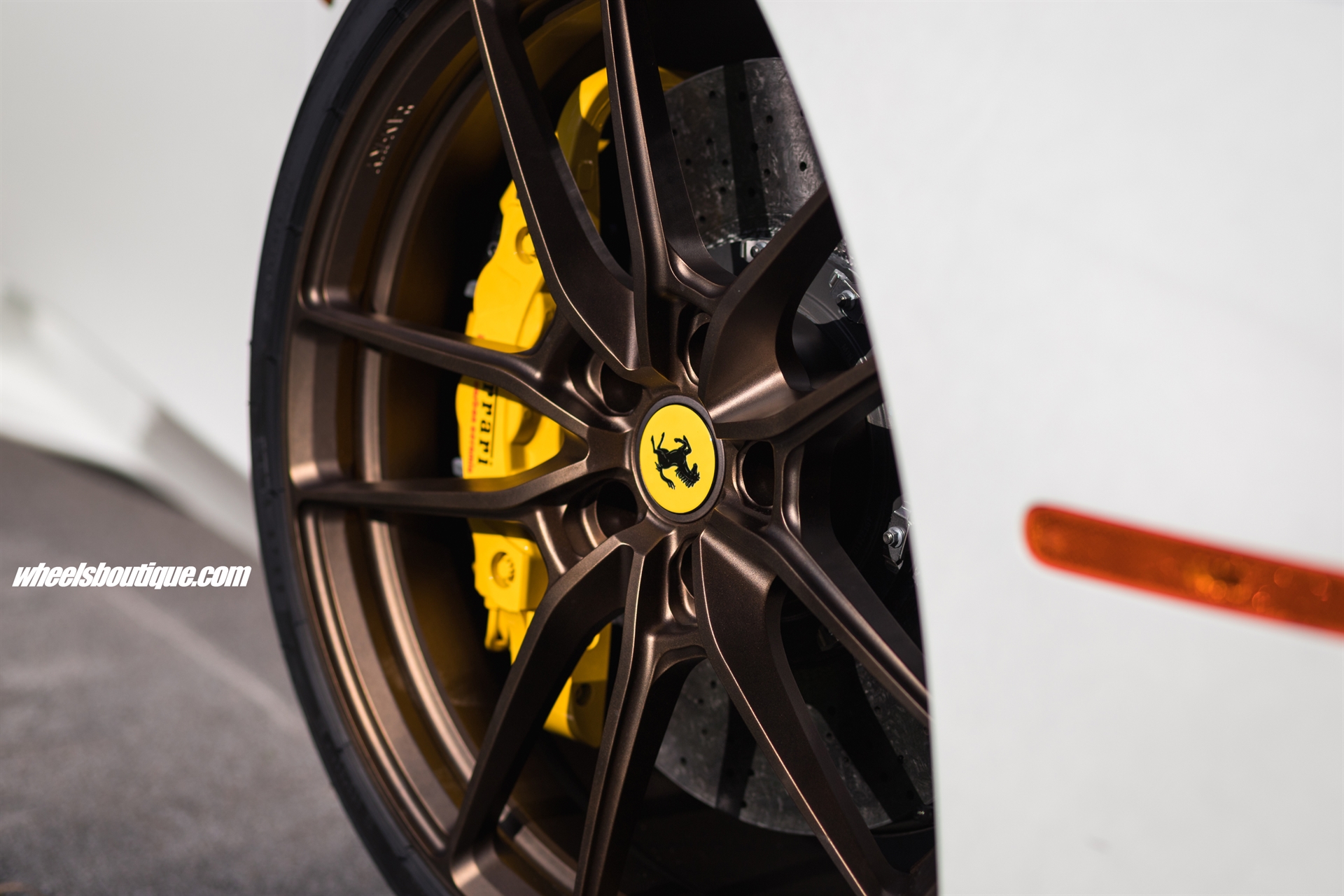 Ferrari 458 Speciale | Bianco Avus | on ANRKY AN14 | Satin Bronze