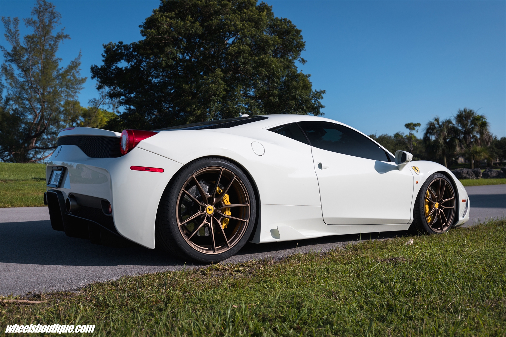 Ferrari 458 Speciale | Bianco Avus | on ANRKY AN14 | Satin Bronze