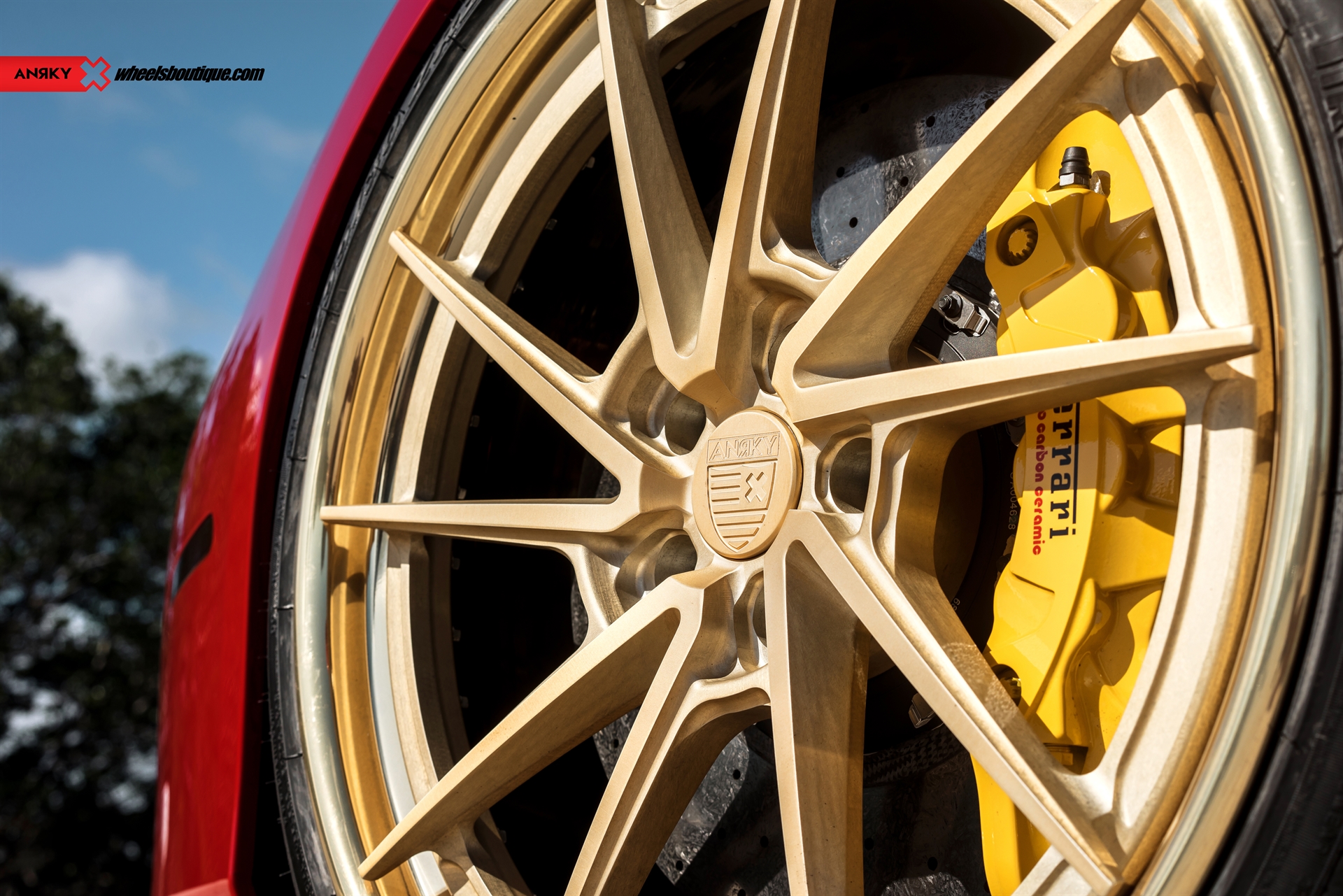 Ferrari 488 | Rosso Corsa | on ANRKY AN33 | Two-Tone: Brushed Satin Gold + Stone Satin Gold Windows