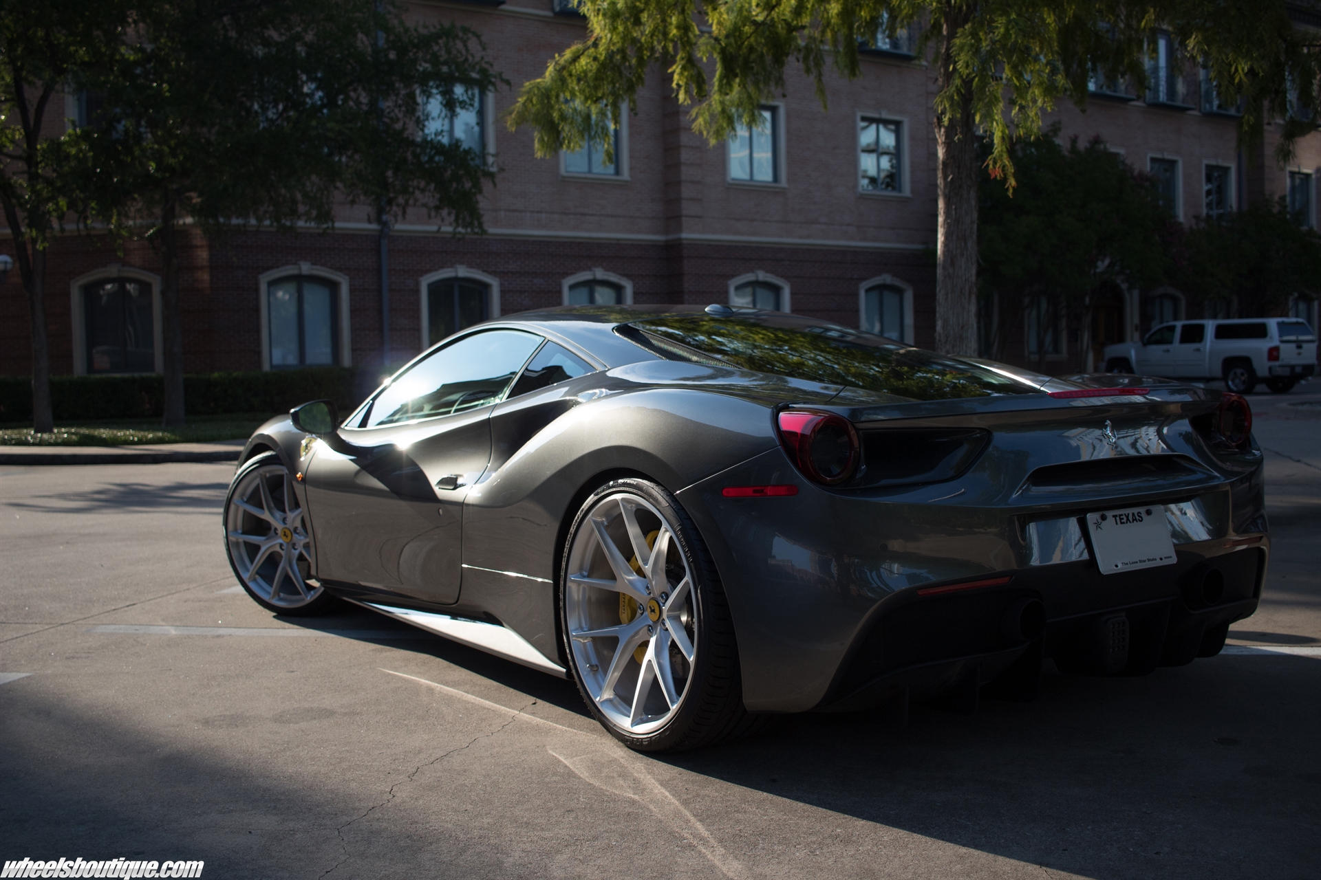 Ferrari 488 | Grigio Silverstone | on HRE P101 | Brushed Clear