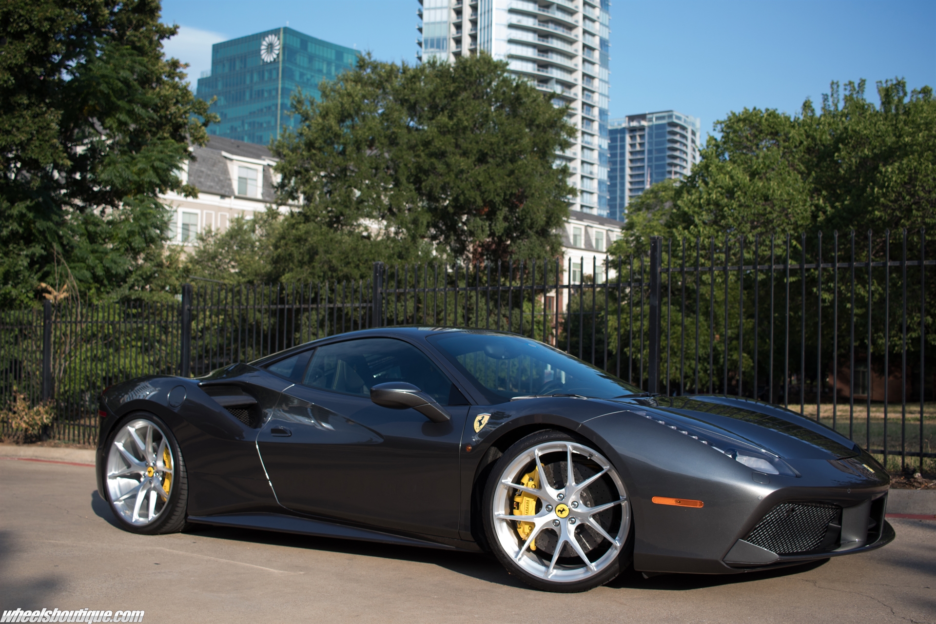 Ferrari 488 | Grigio Silverstone | on HRE P101 | Brushed Clear