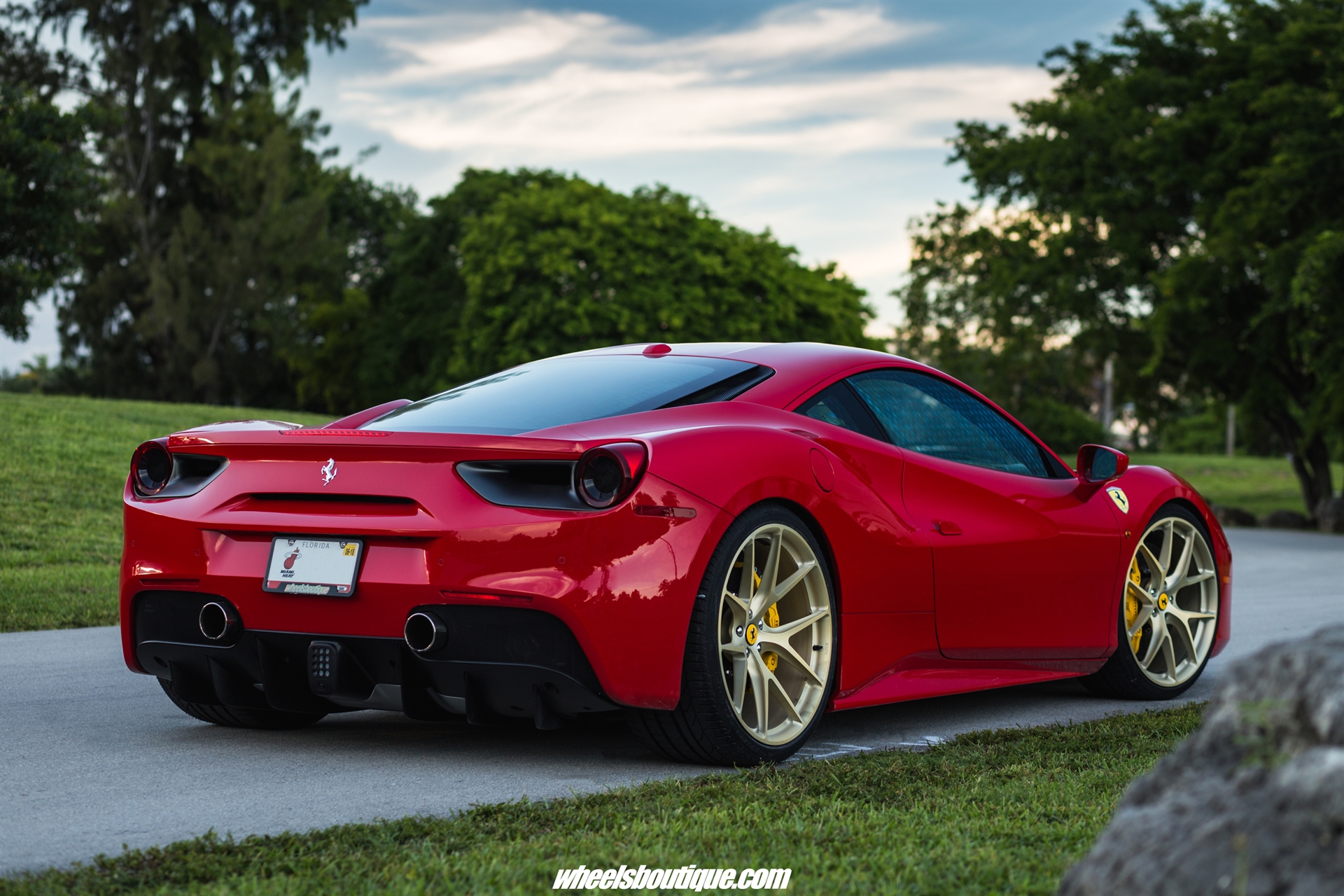 Ferrari 488 | Rosso Corsa | HRE P101 | Satin Champagne