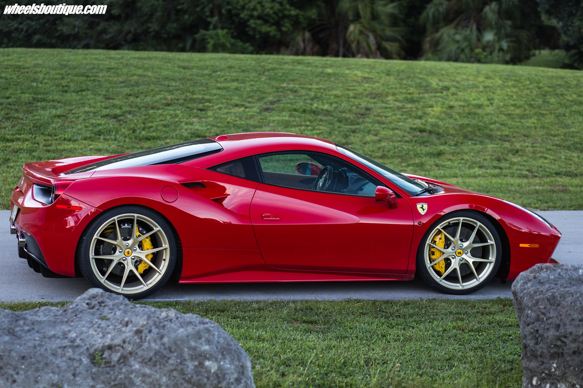 Ferrari 488 | Rosso Corsa | HRE P101 | Satin Champagne