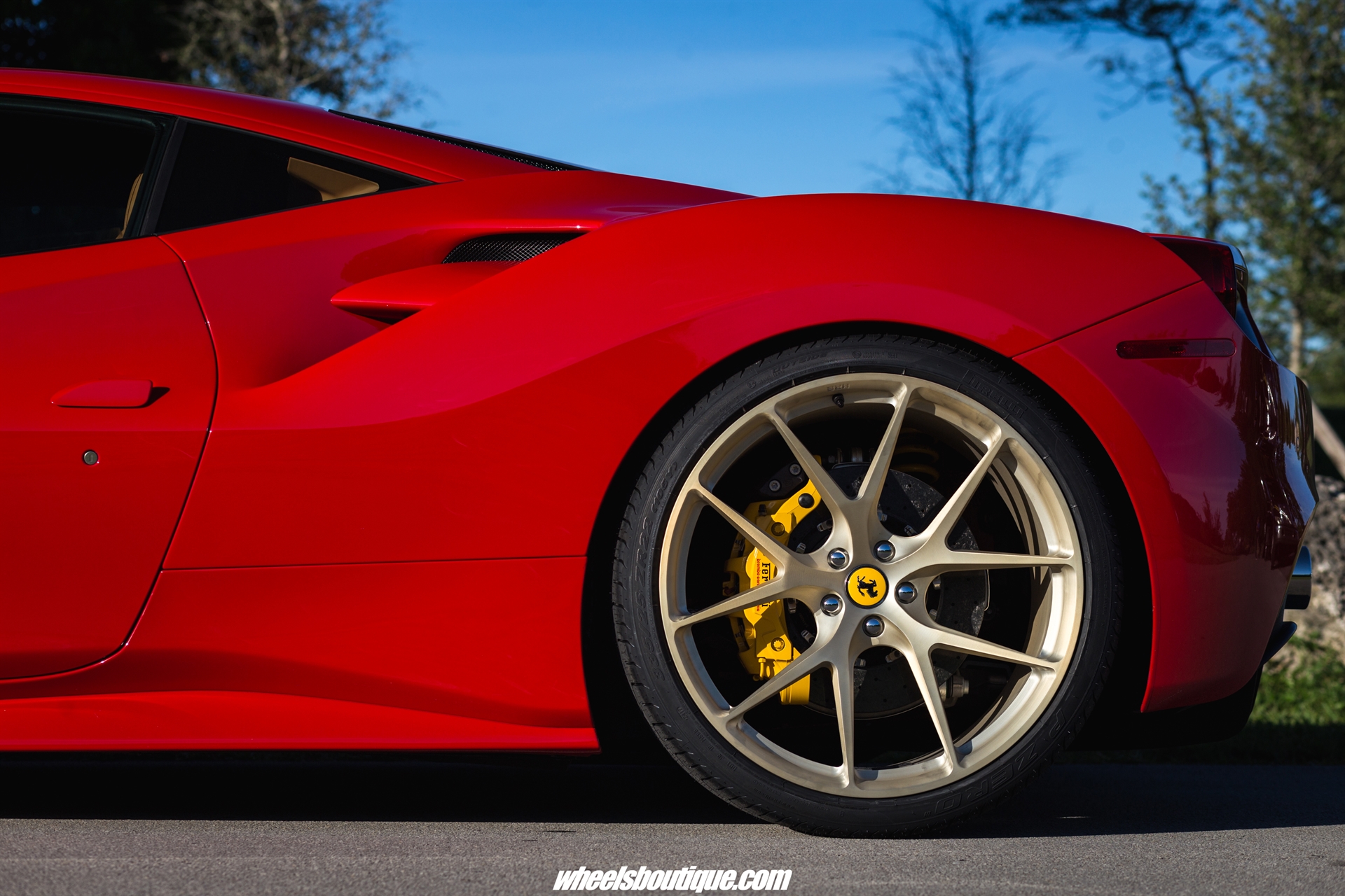 Ferrari 488 | Rosso Corsa | HRE P101 | Satin Champagne