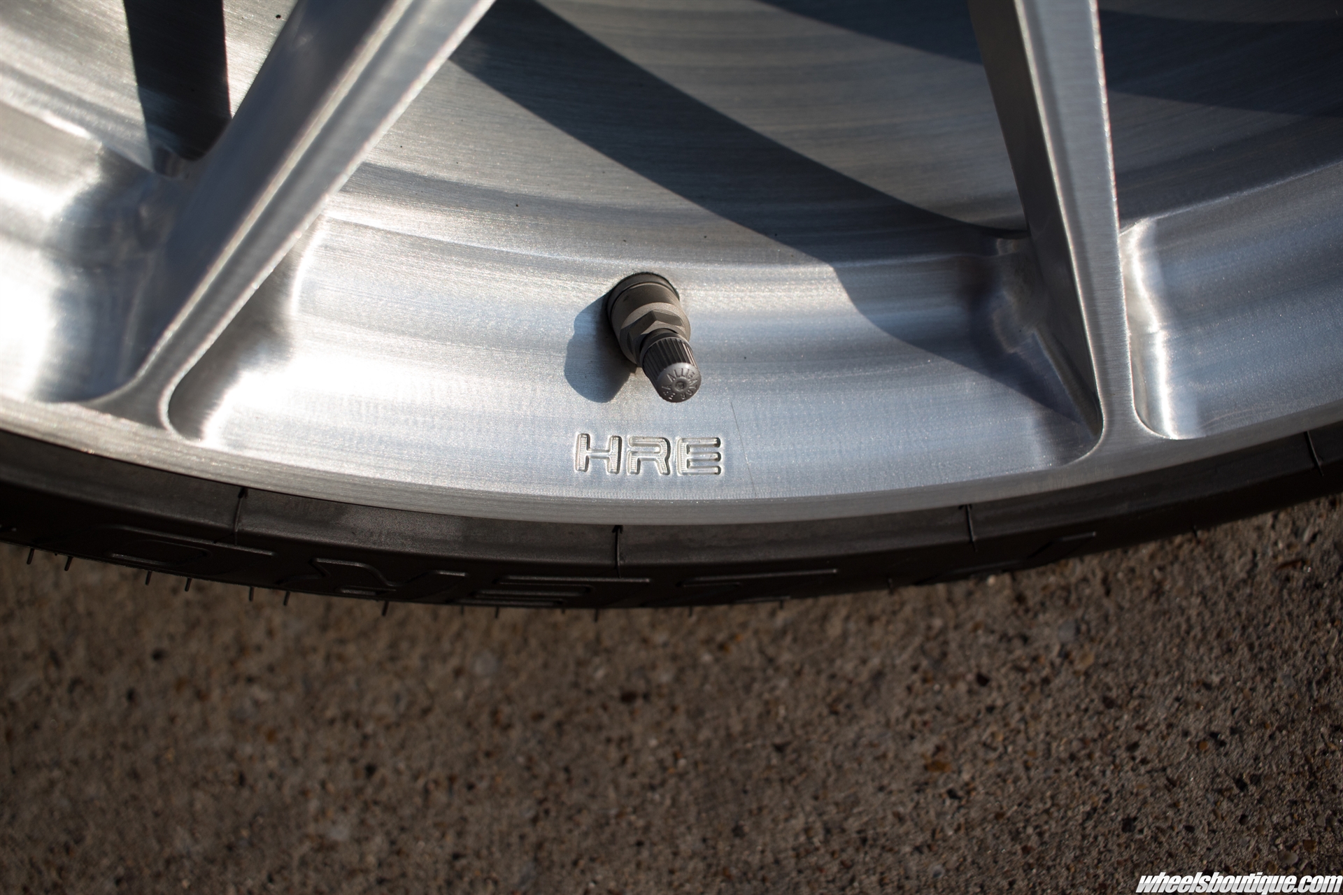 Ferrari 488 | Grigio Silverstone | on HRE P101 | Brushed Clear
