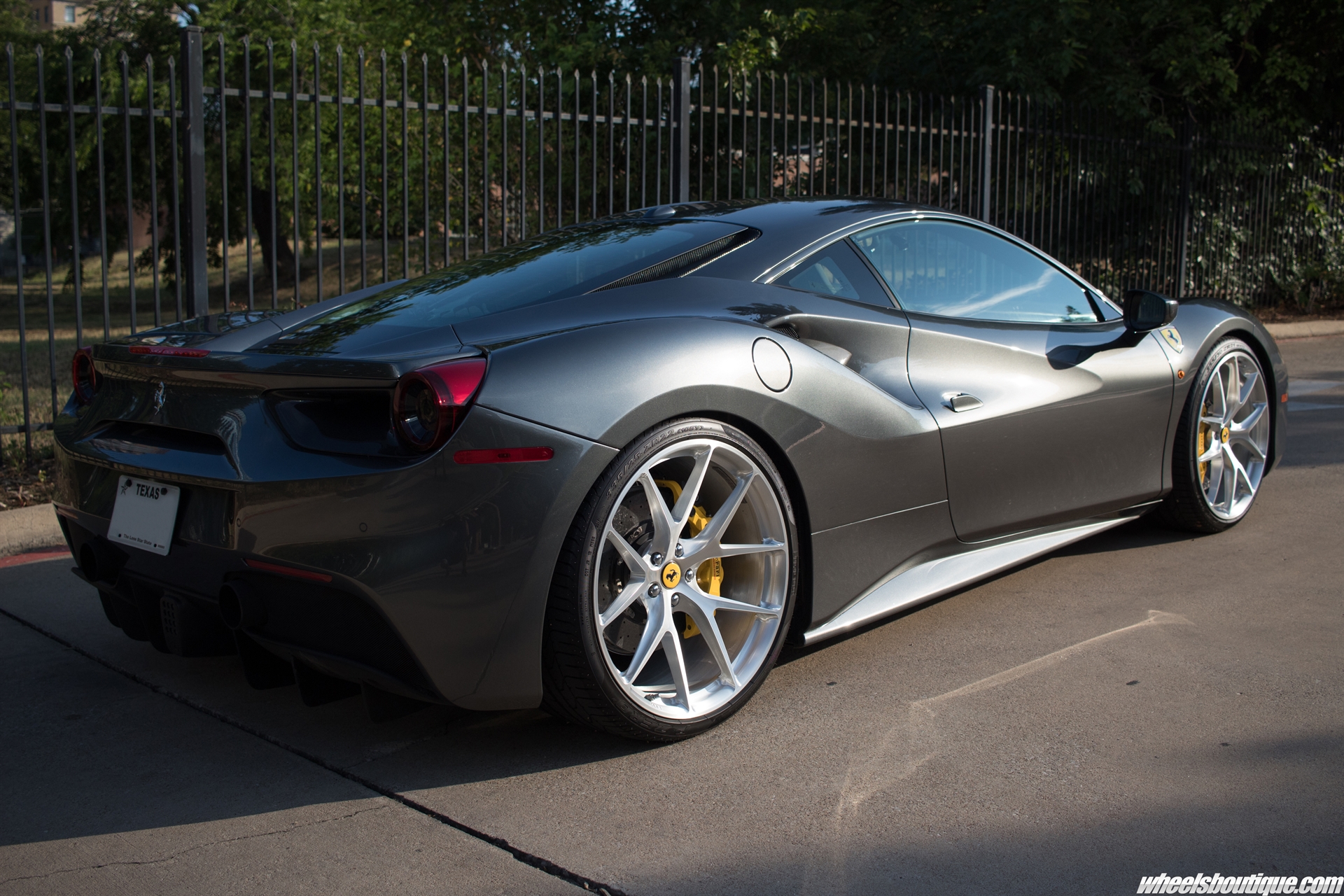 Ferrari 488 | Grigio Silverstone | on HRE P101 | Brushed Clear