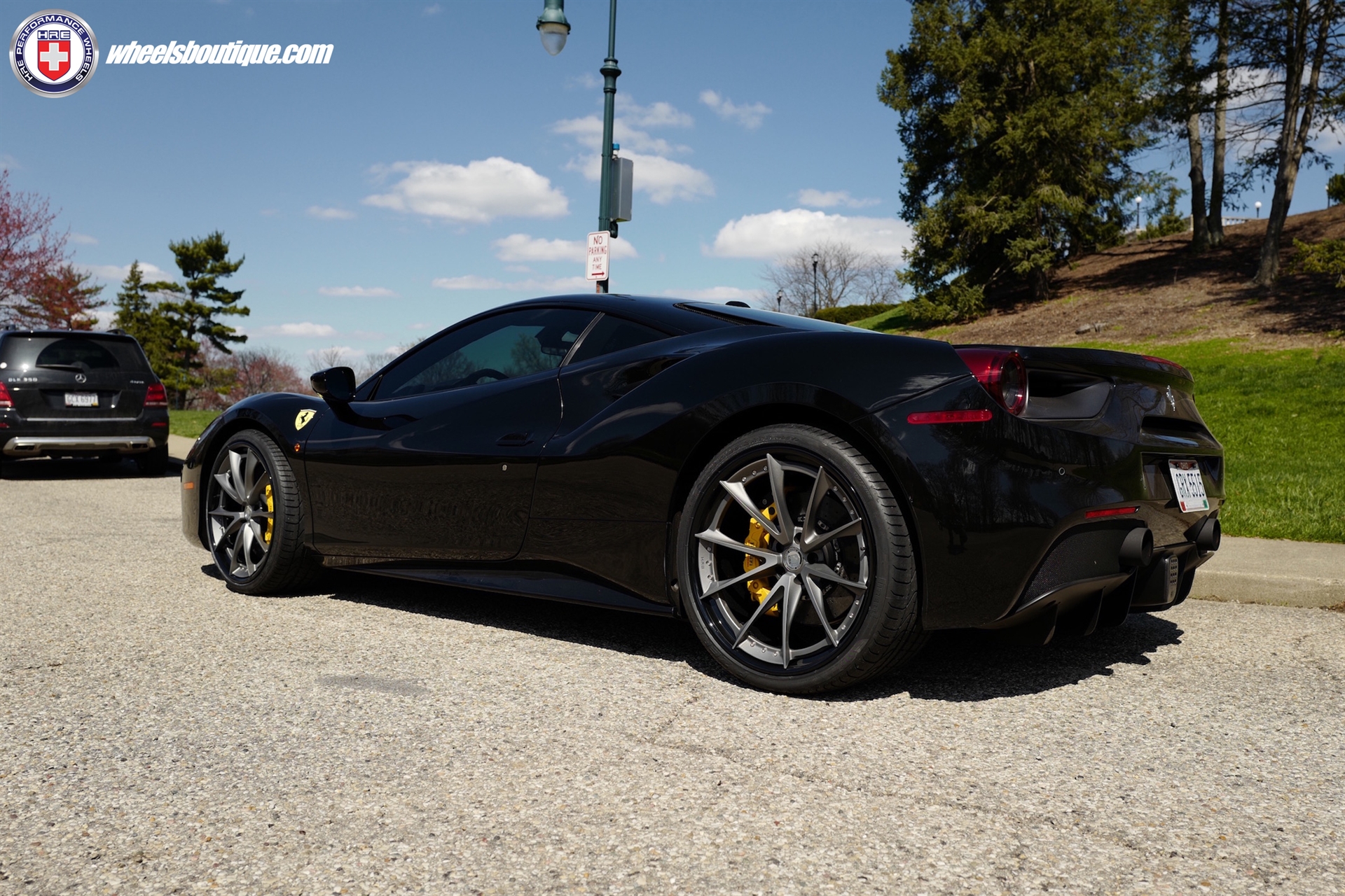 Ferrari 488 | Nero | on HRE S204 | Satin Charcoal