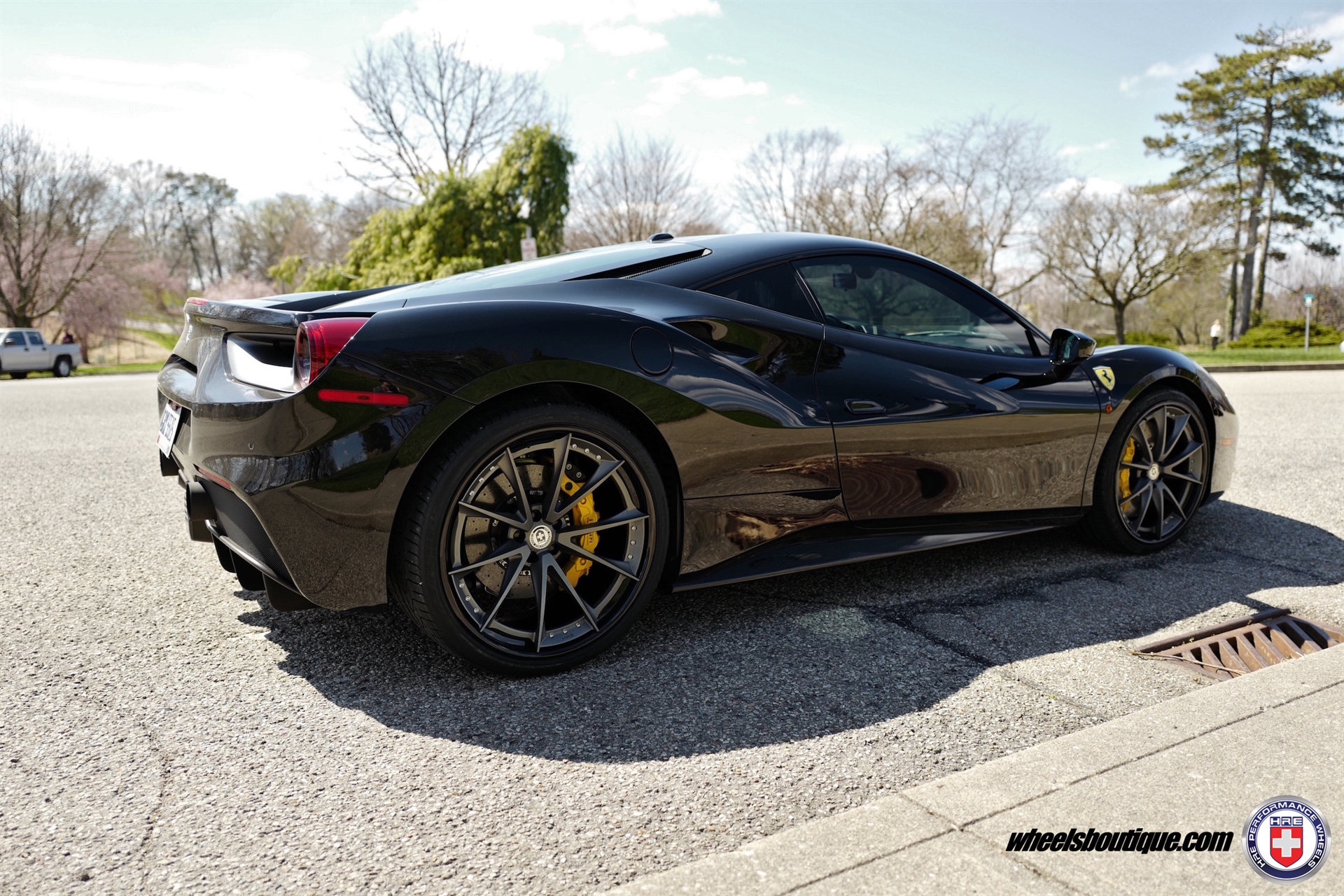 Ferrari 488 | Nero | on HRE S204 | Satin Charcoal