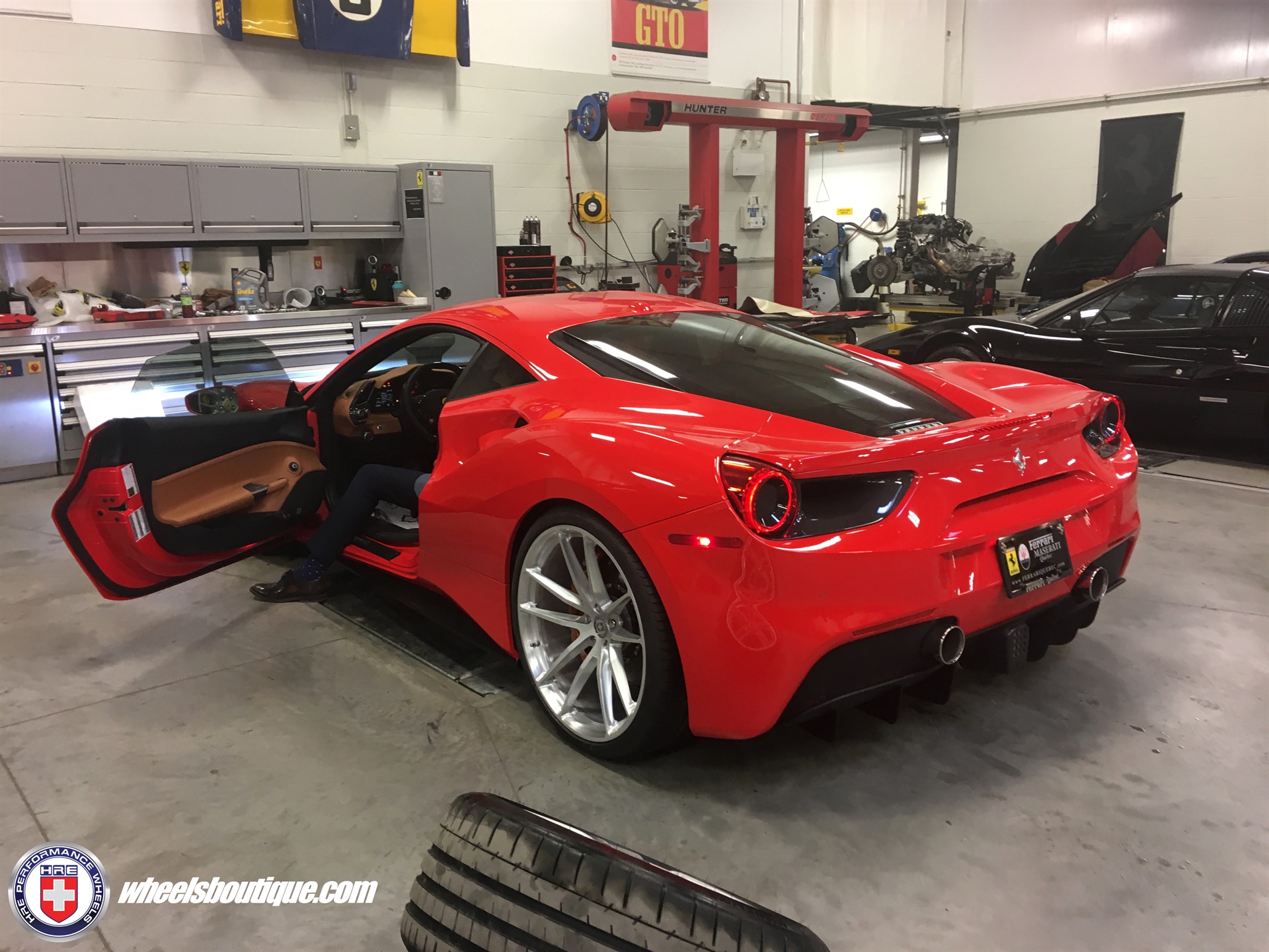 Ferrari 488 | Rosso Corsa | on HRE P104 | Brushed Clear