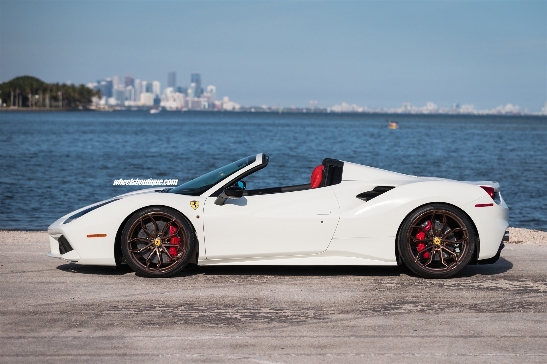 Ferrari 488 Spider | Bianco Avus | on HRE P201 | Polished Bronze