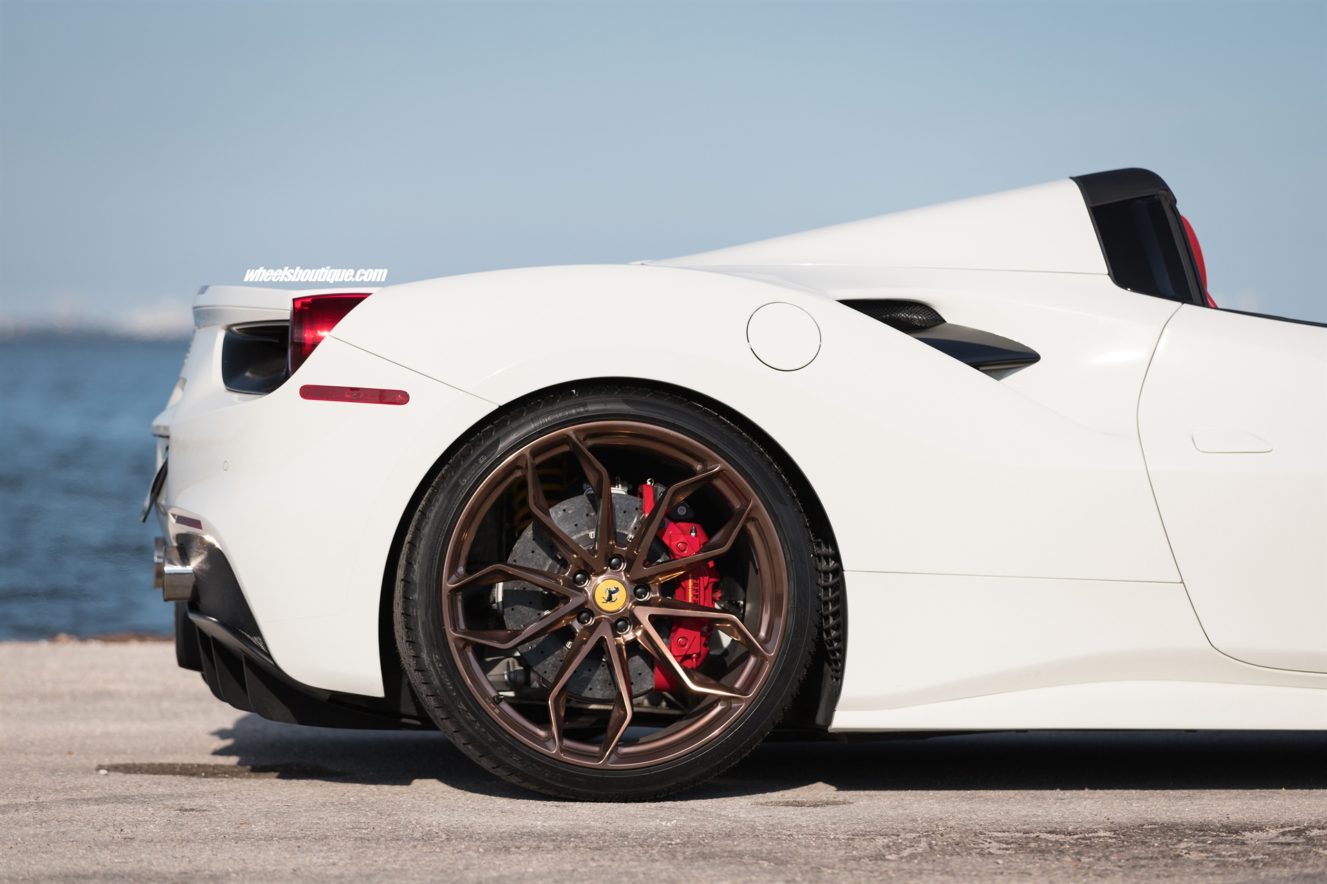Ferrari 488 Spider | Bianco Avus | on HRE P201 | Polished Bronze