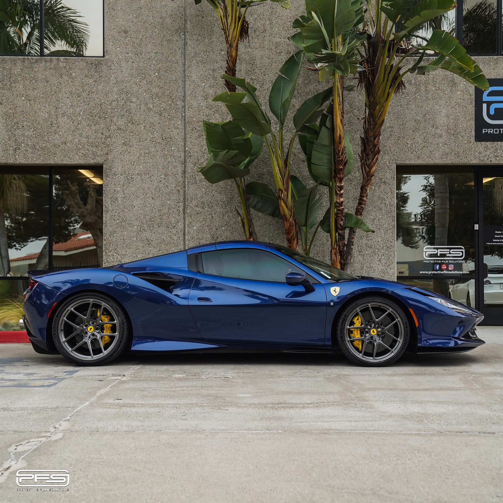 Ferrari F8 | TDF Blu | on R101 LW | Brushed Dark Clear
