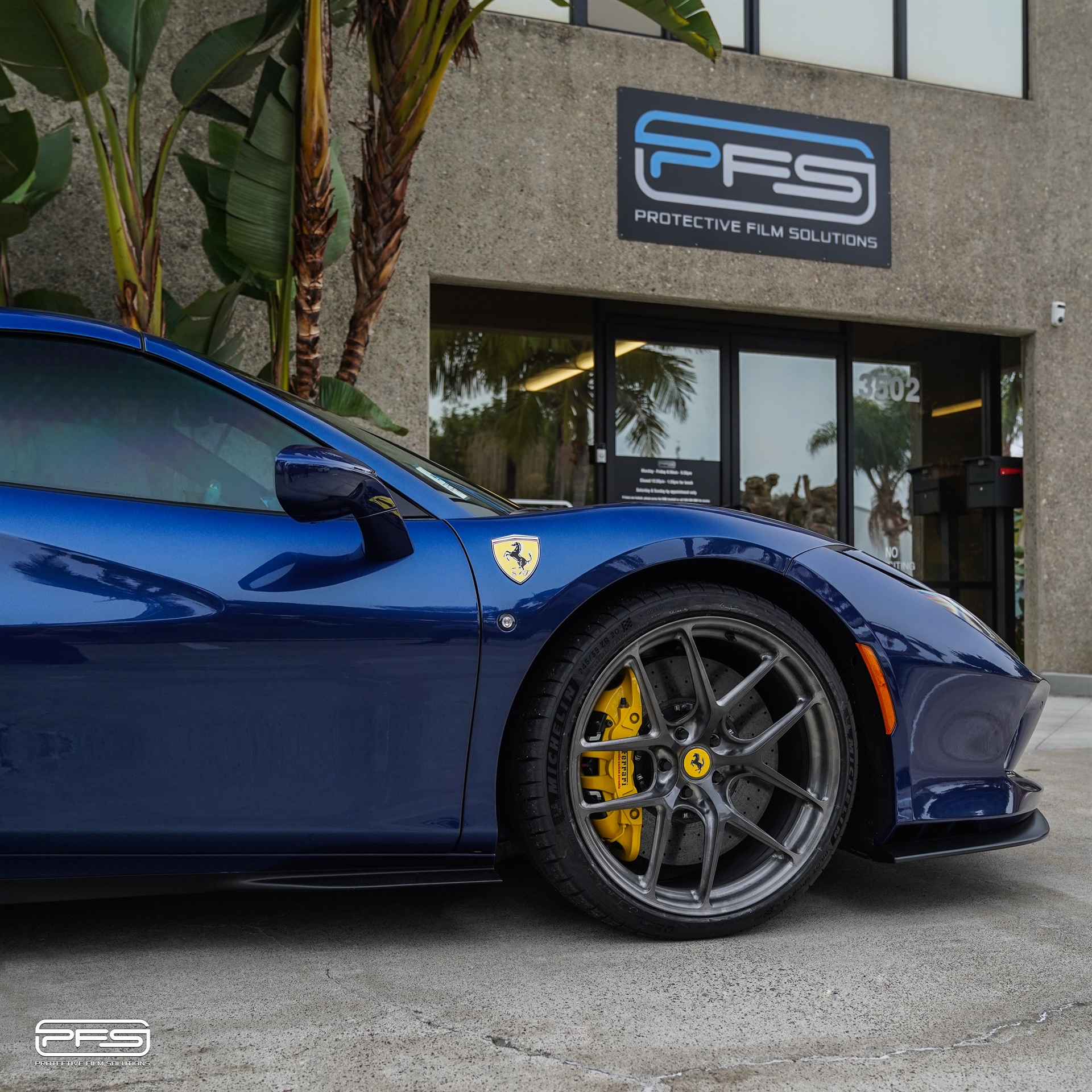 Ferrari F8 | TDF Blu | on R101 LW | Brushed Dark Clear