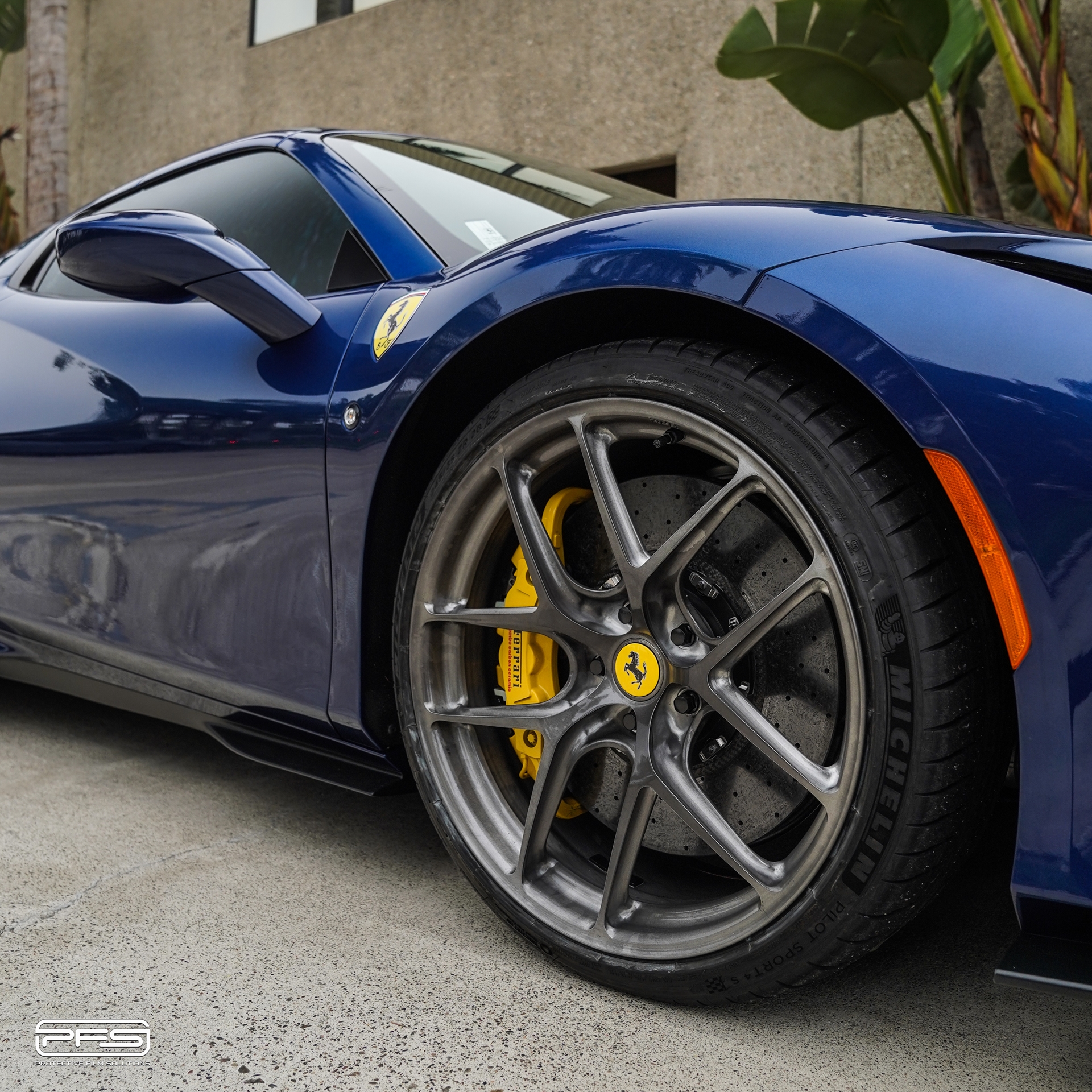 Ferrari F8 | TDF Blu | on R101 LW | Brushed Dark Clear