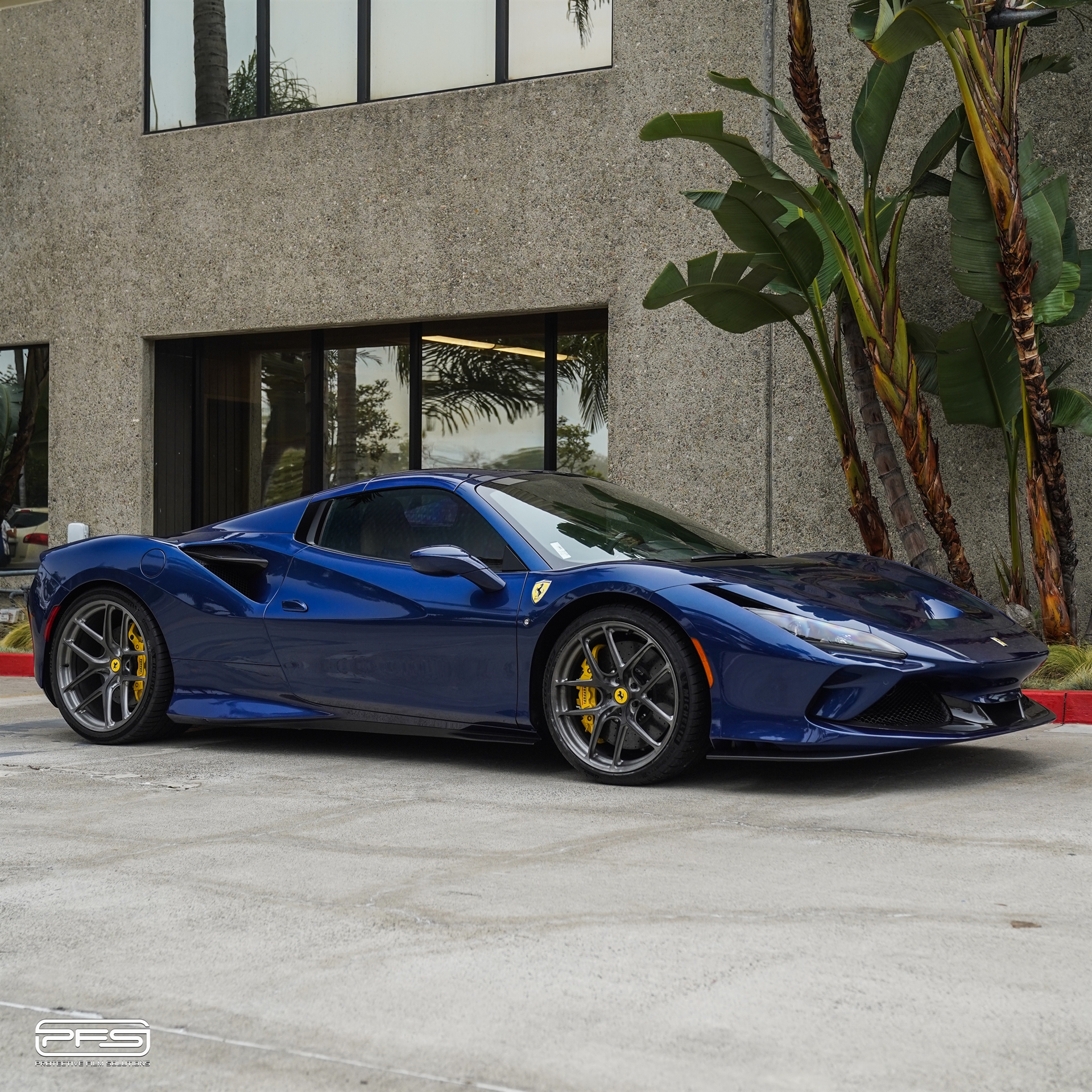 Ferrari F8 | TDF Blu | on R101 LW | Brushed Dark Clear