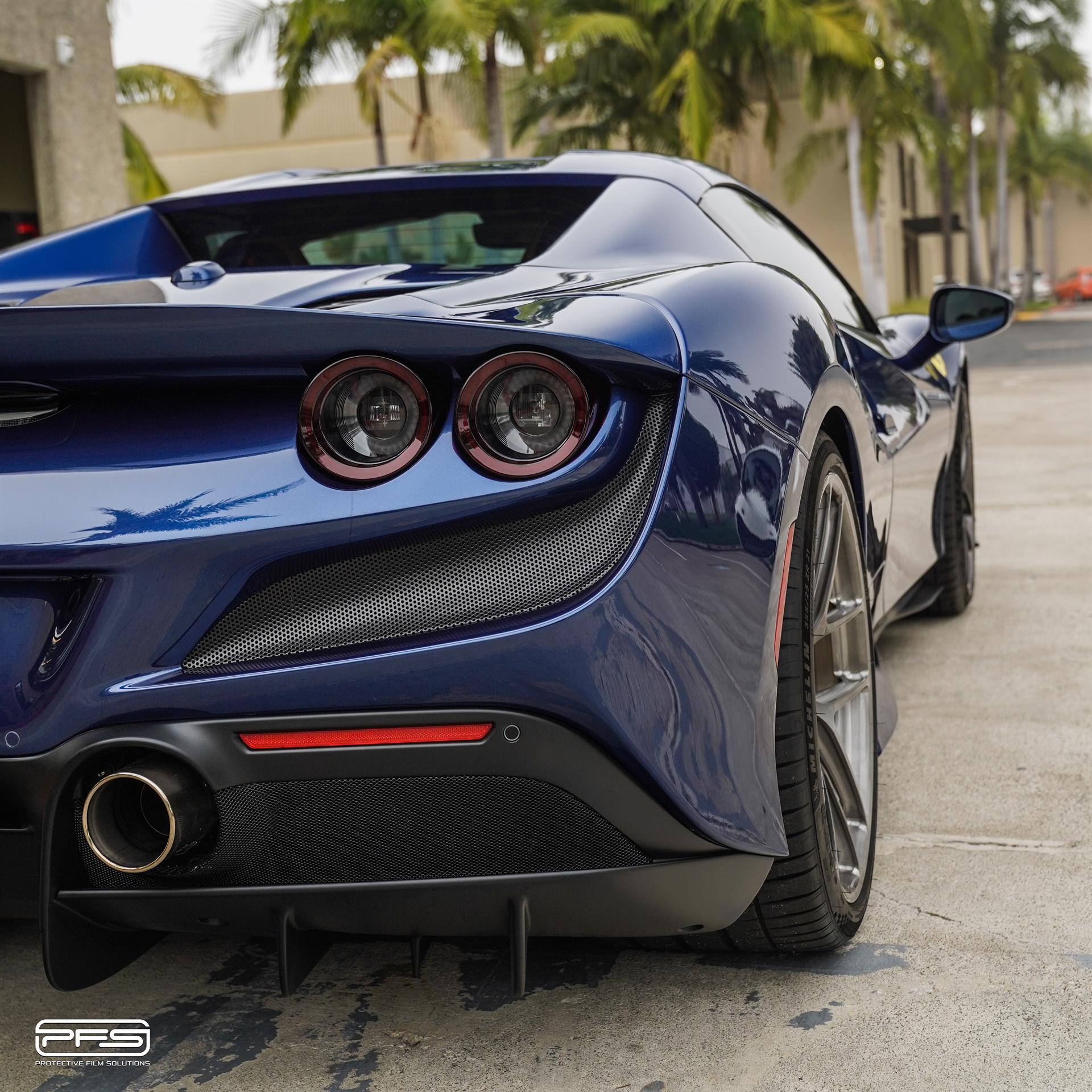 Ferrari F8 | TDF Blu | on R101 LW | Brushed Dark Clear
